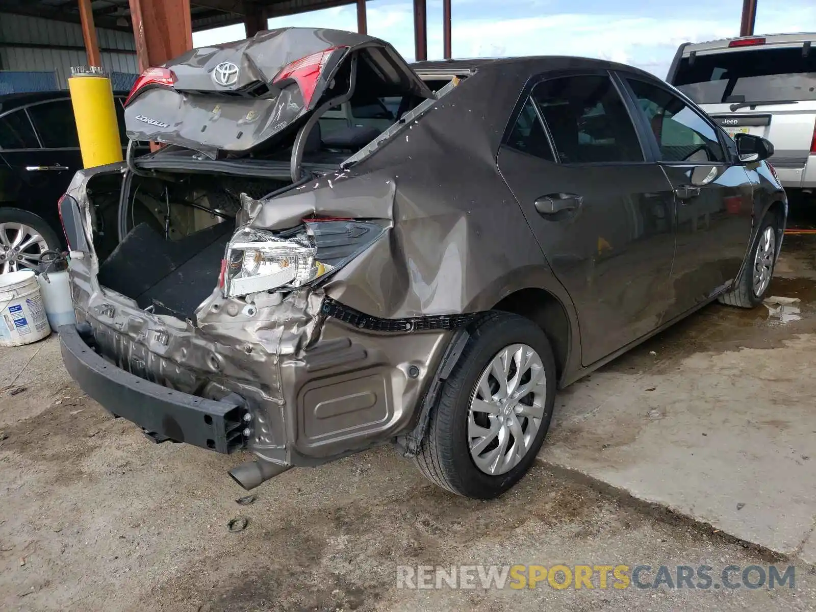 4 Photograph of a damaged car 2T1BURHE3KC222820 TOYOTA COROLLA 2019