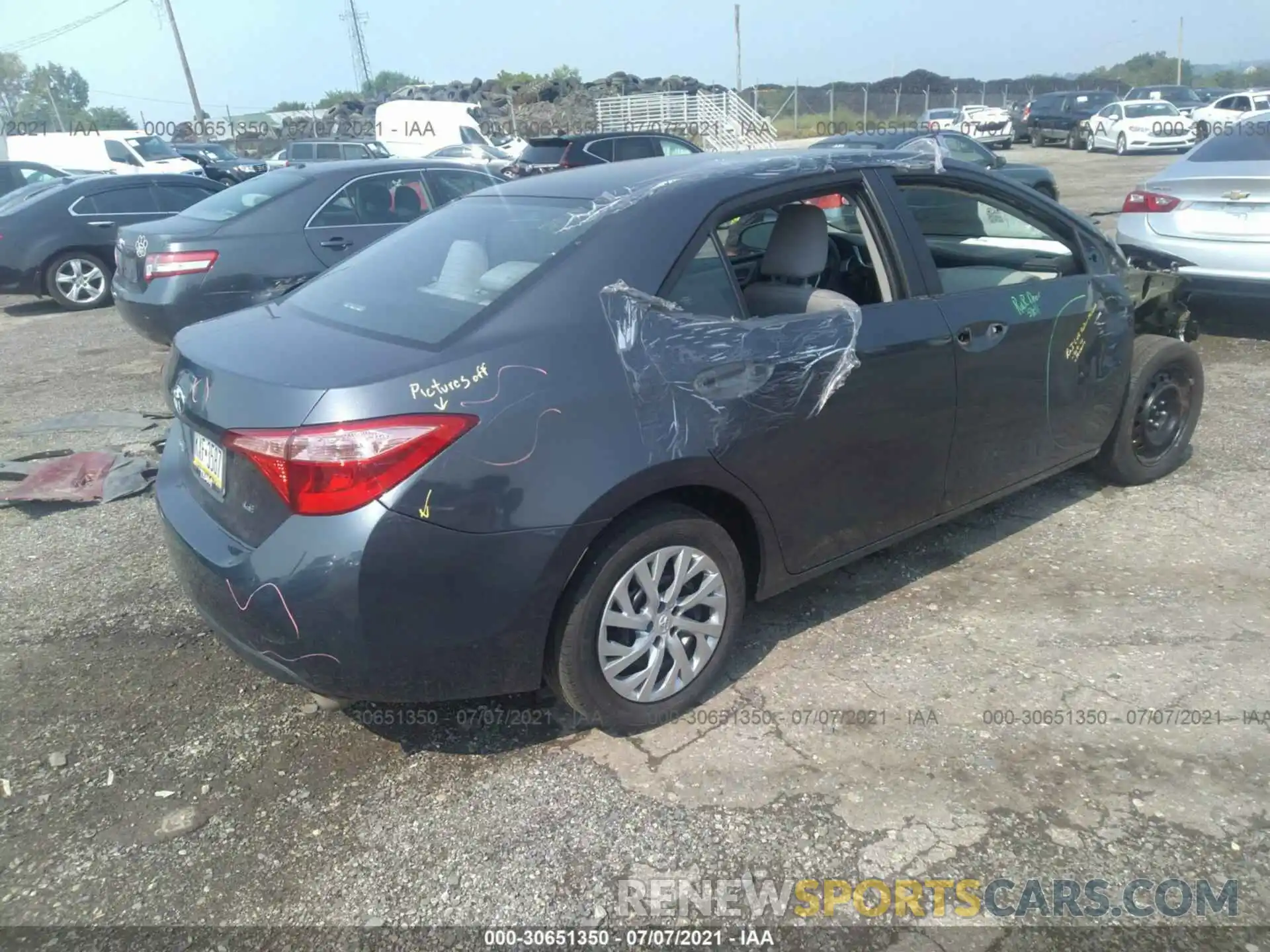 4 Photograph of a damaged car 2T1BURHE3KC223384 TOYOTA COROLLA 2019