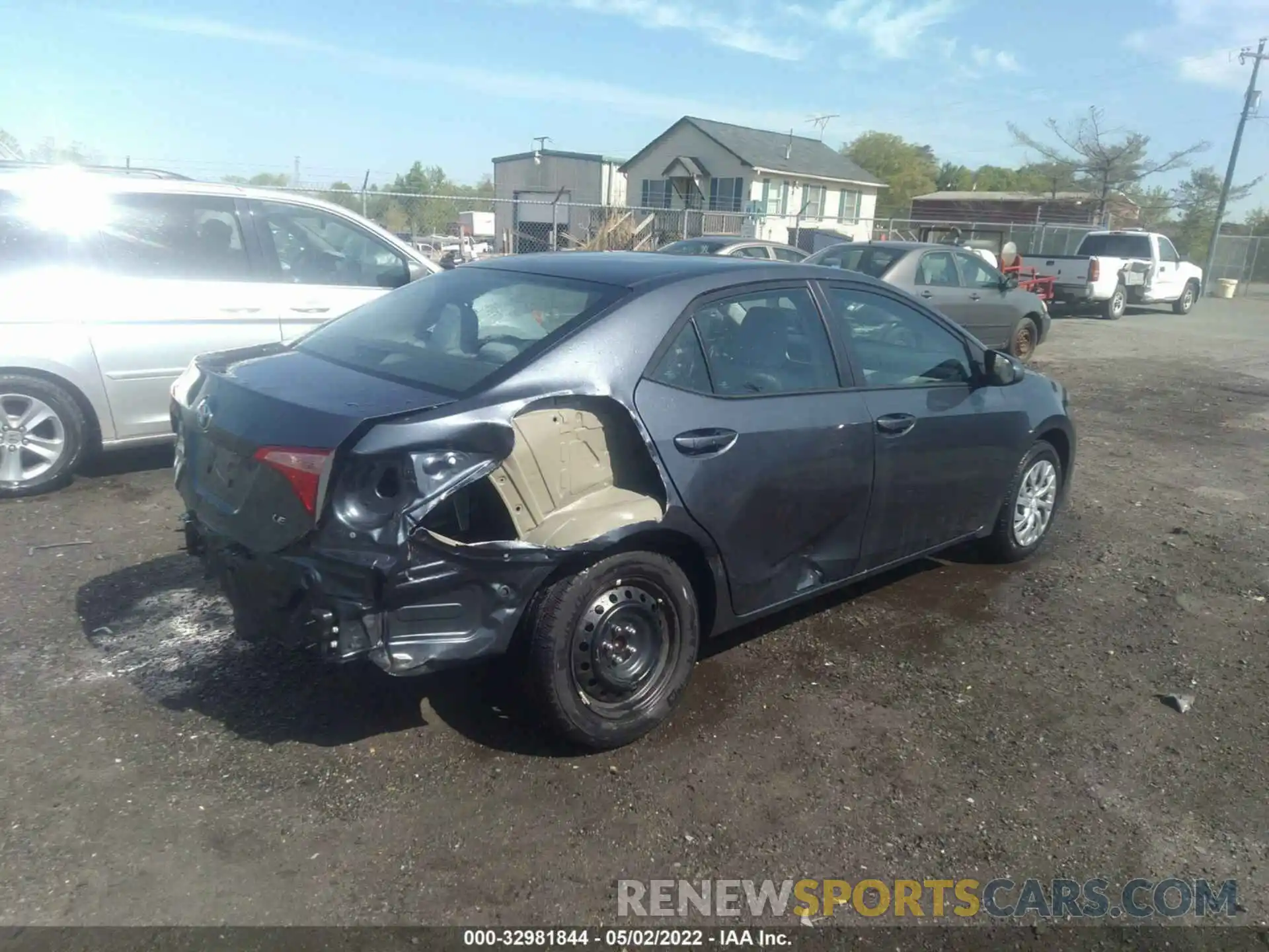 4 Photograph of a damaged car 2T1BURHE3KC224079 TOYOTA COROLLA 2019