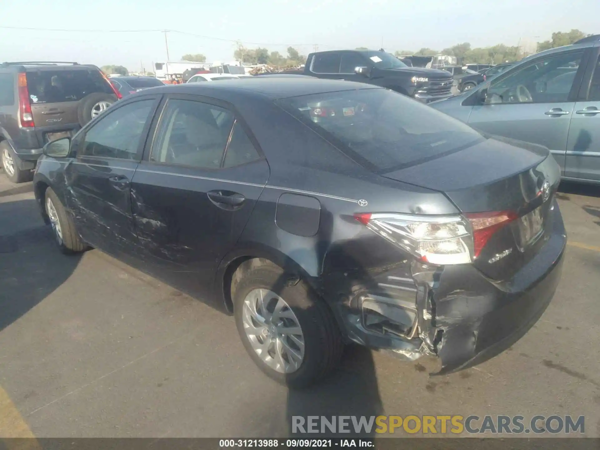 3 Photograph of a damaged car 2T1BURHE3KC225832 TOYOTA COROLLA 2019