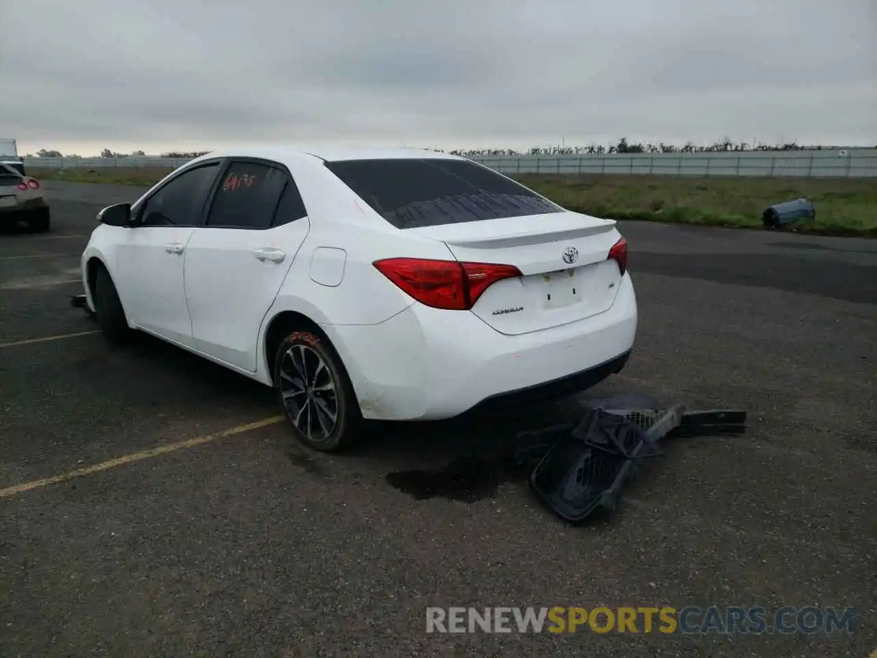 3 Photograph of a damaged car 2T1BURHE3KC231243 TOYOTA COROLLA 2019