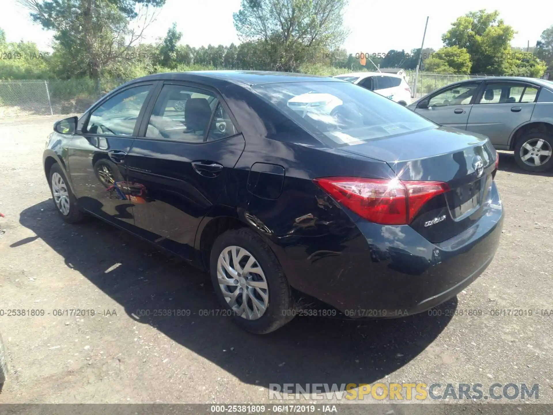 3 Photograph of a damaged car 2T1BURHE3KC234241 TOYOTA COROLLA 2019