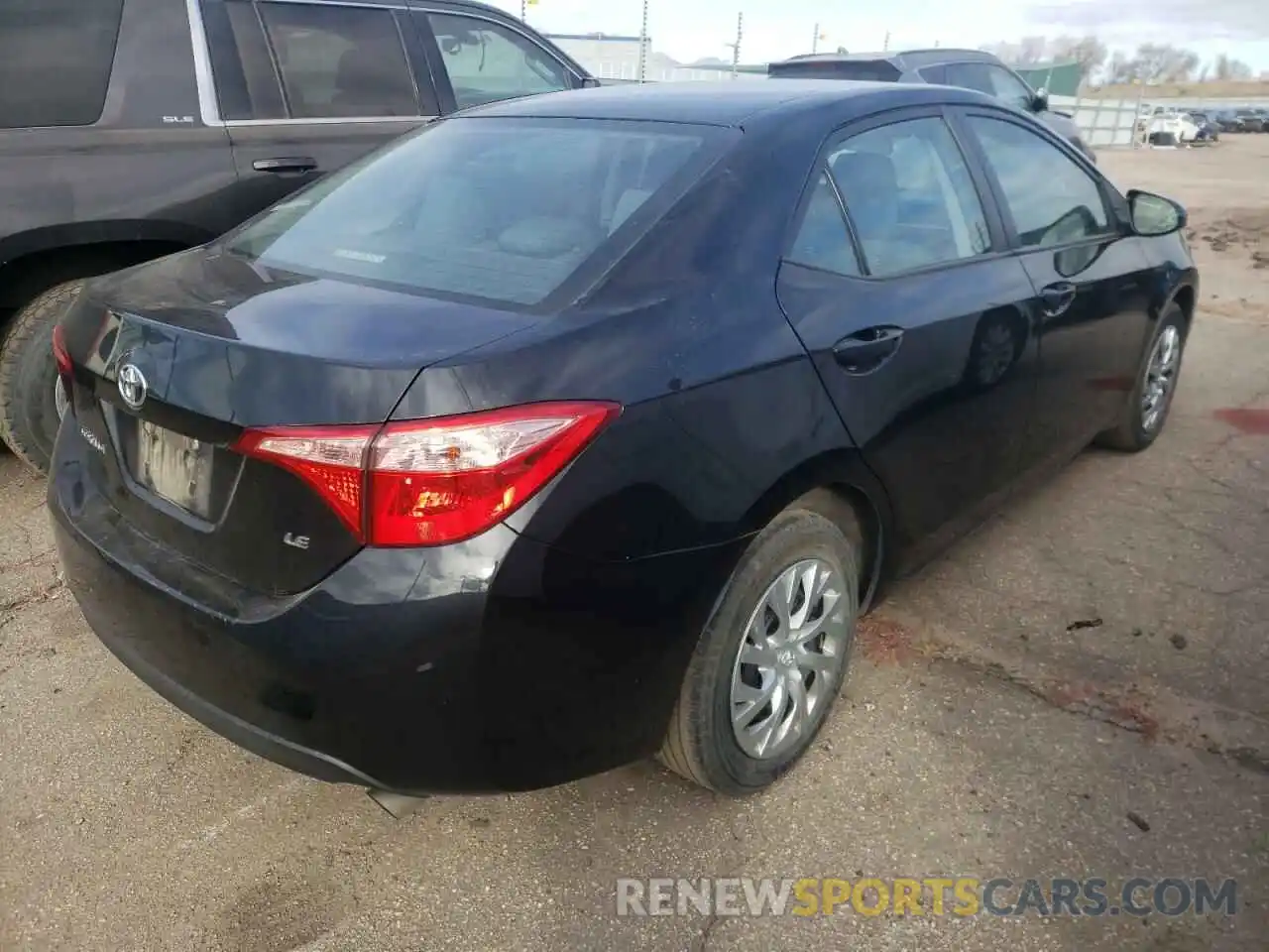 4 Photograph of a damaged car 2T1BURHE3KC234613 TOYOTA COROLLA 2019