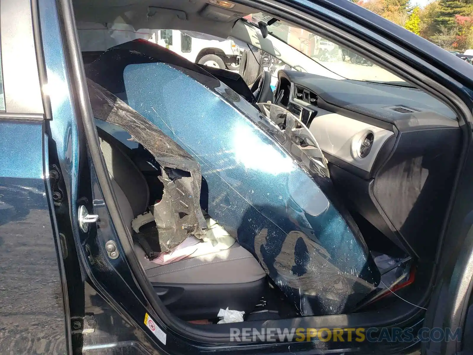 5 Photograph of a damaged car 2T1BURHE3KC235163 TOYOTA COROLLA 2019