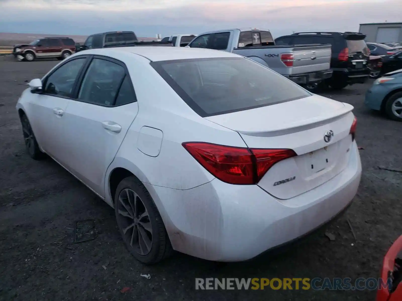 3 Photograph of a damaged car 2T1BURHE3KC238404 TOYOTA COROLLA 2019