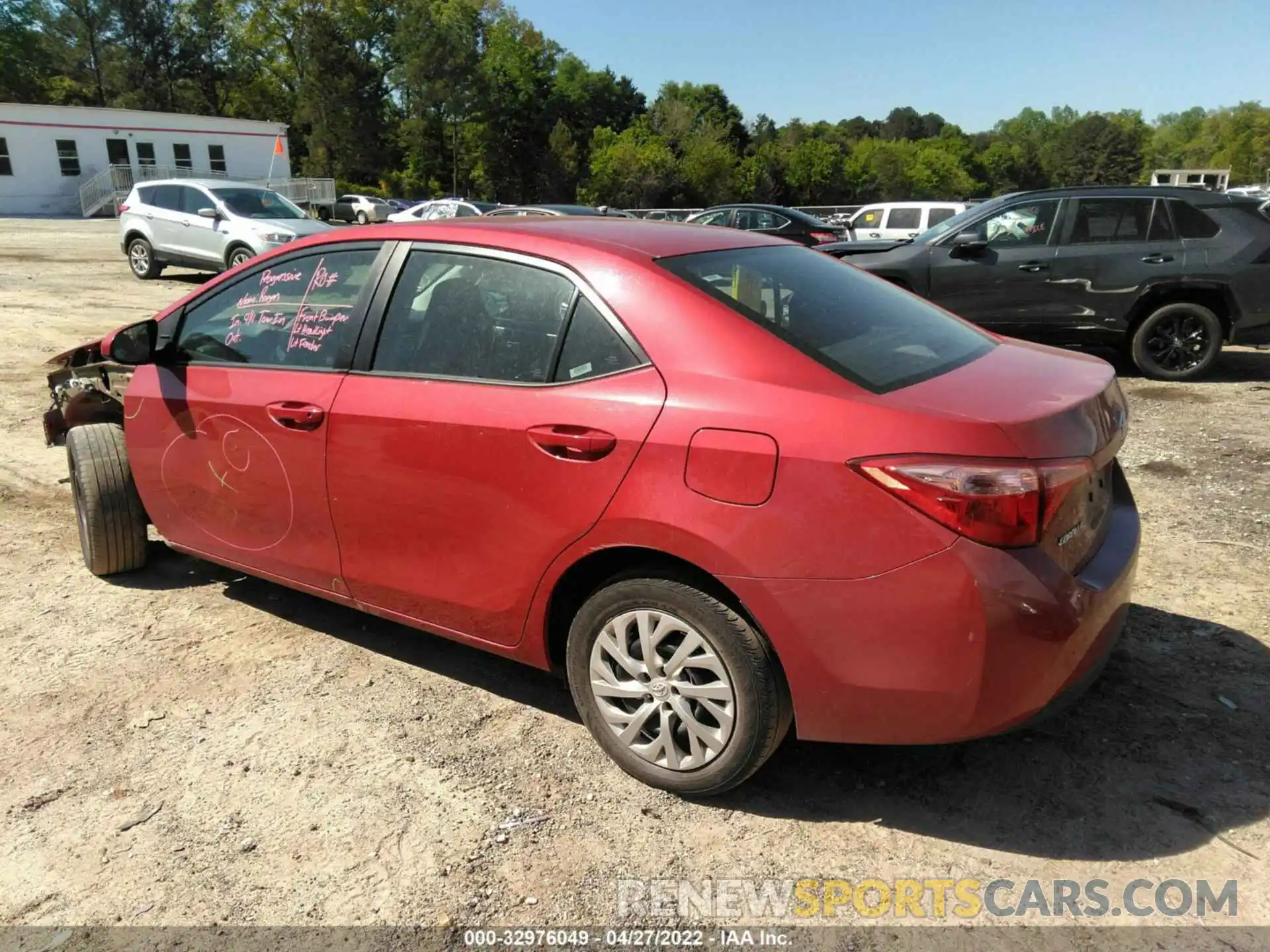 3 Photograph of a damaged car 2T1BURHE3KC238712 TOYOTA COROLLA 2019