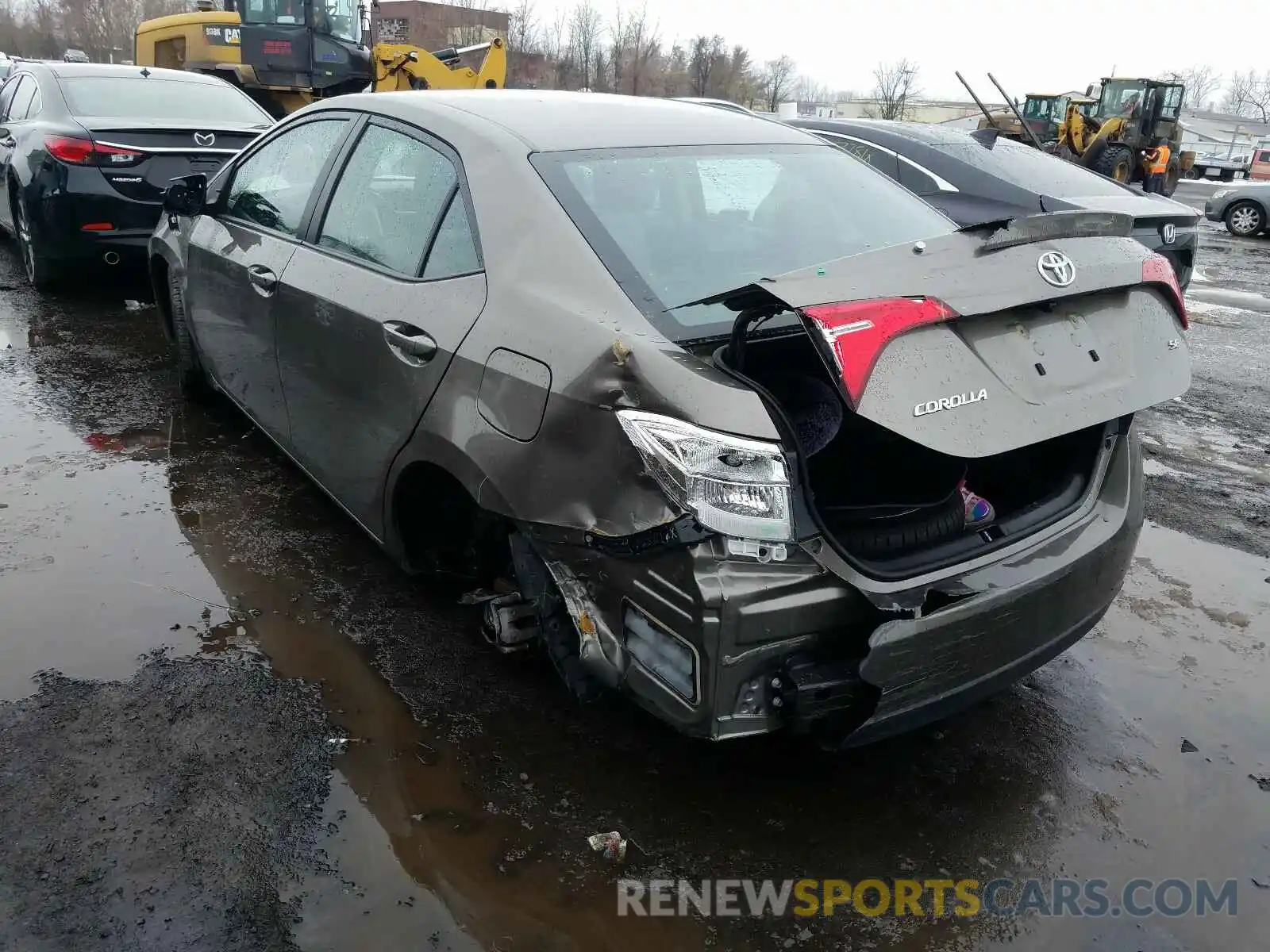 3 Photograph of a damaged car 2T1BURHE3KC240587 TOYOTA COROLLA 2019