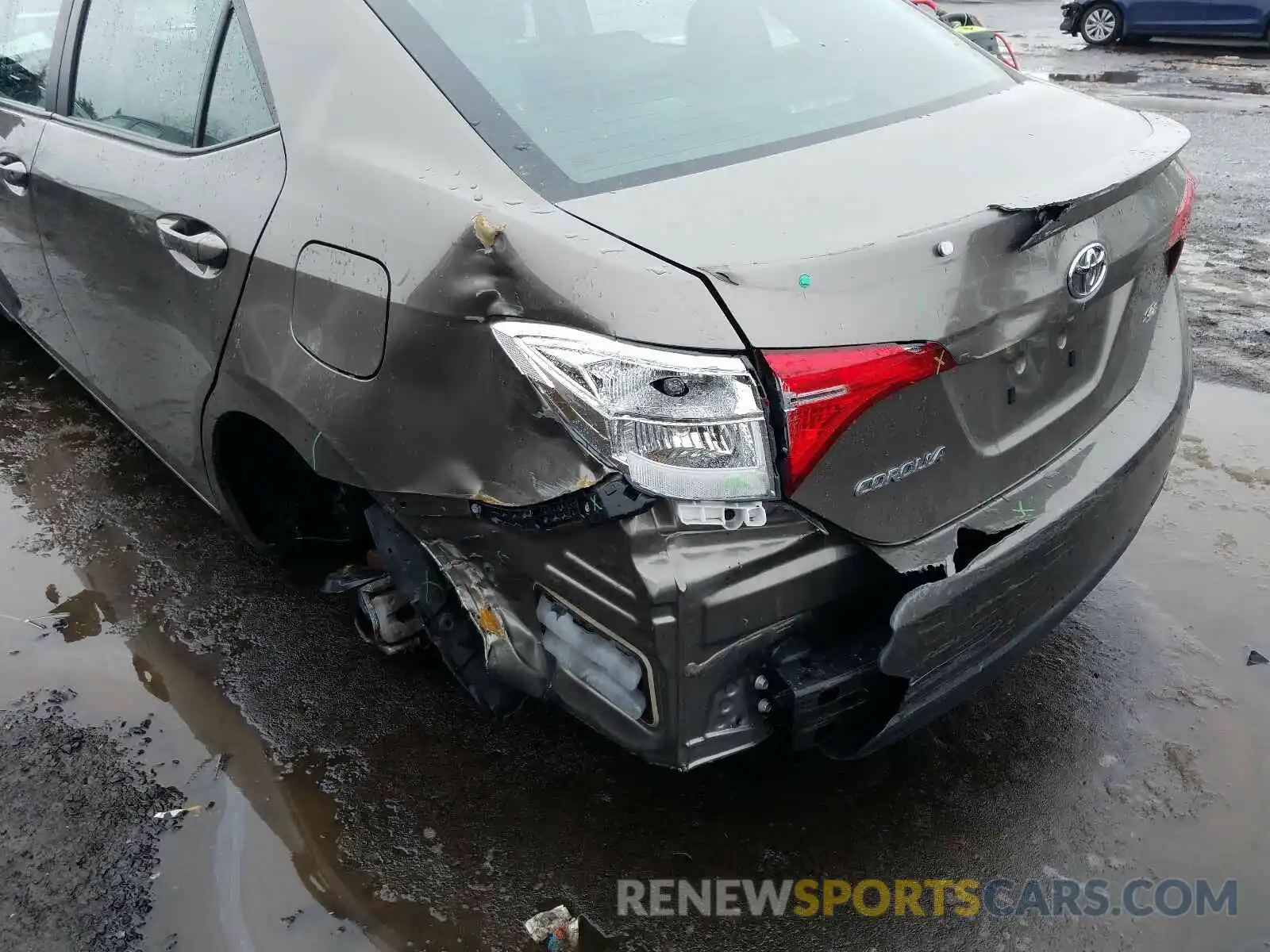 9 Photograph of a damaged car 2T1BURHE3KC240587 TOYOTA COROLLA 2019