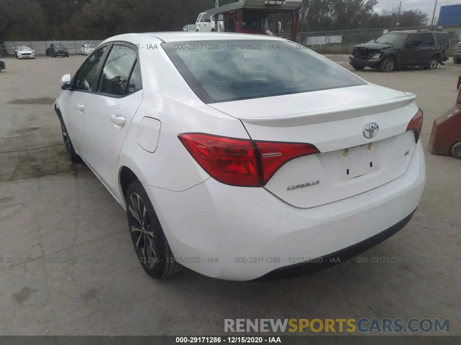 3 Photograph of a damaged car 2T1BURHE3KC241612 TOYOTA COROLLA 2019