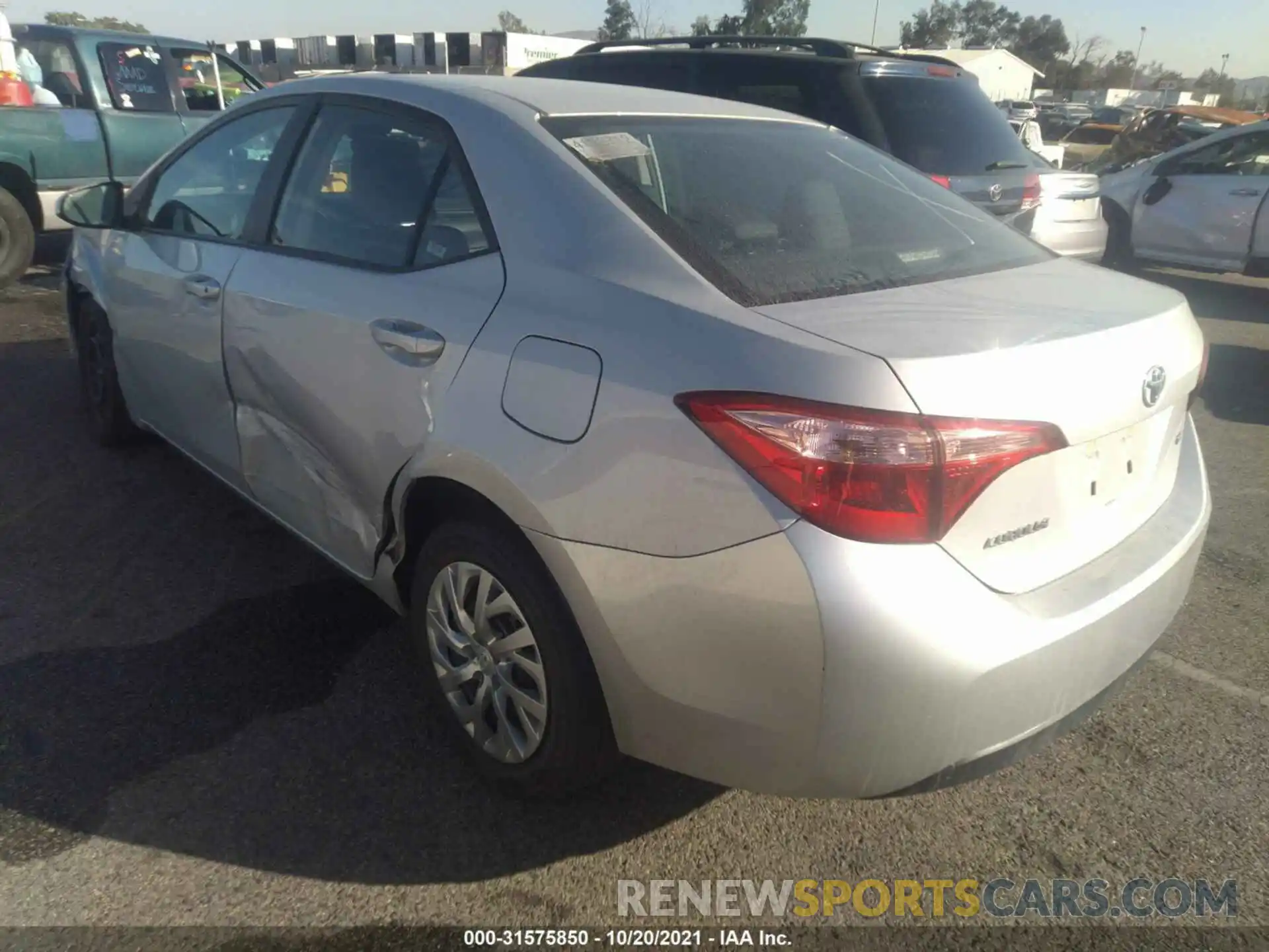 3 Photograph of a damaged car 2T1BURHE3KC242100 TOYOTA COROLLA 2019