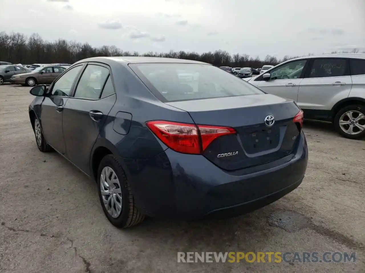 3 Photograph of a damaged car 2T1BURHE3KC242243 TOYOTA COROLLA 2019