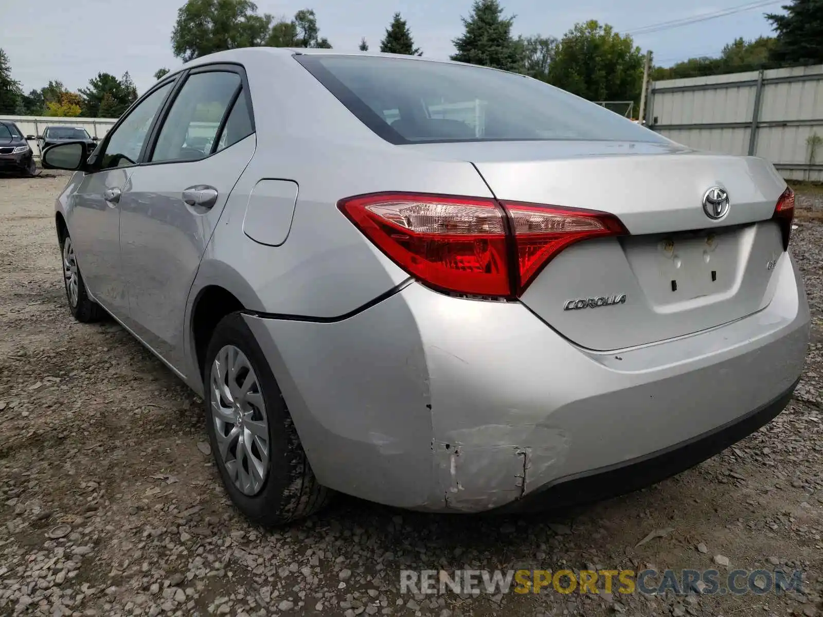 3 Photograph of a damaged car 2T1BURHE3KC242260 TOYOTA COROLLA 2019