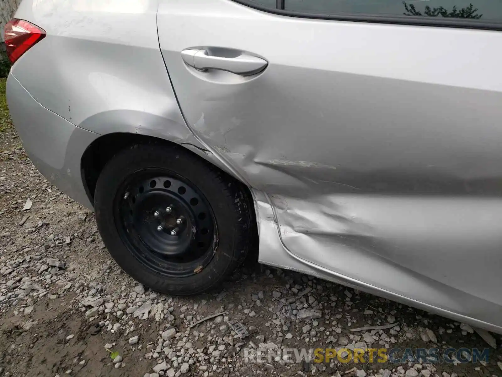 9 Photograph of a damaged car 2T1BURHE3KC242260 TOYOTA COROLLA 2019