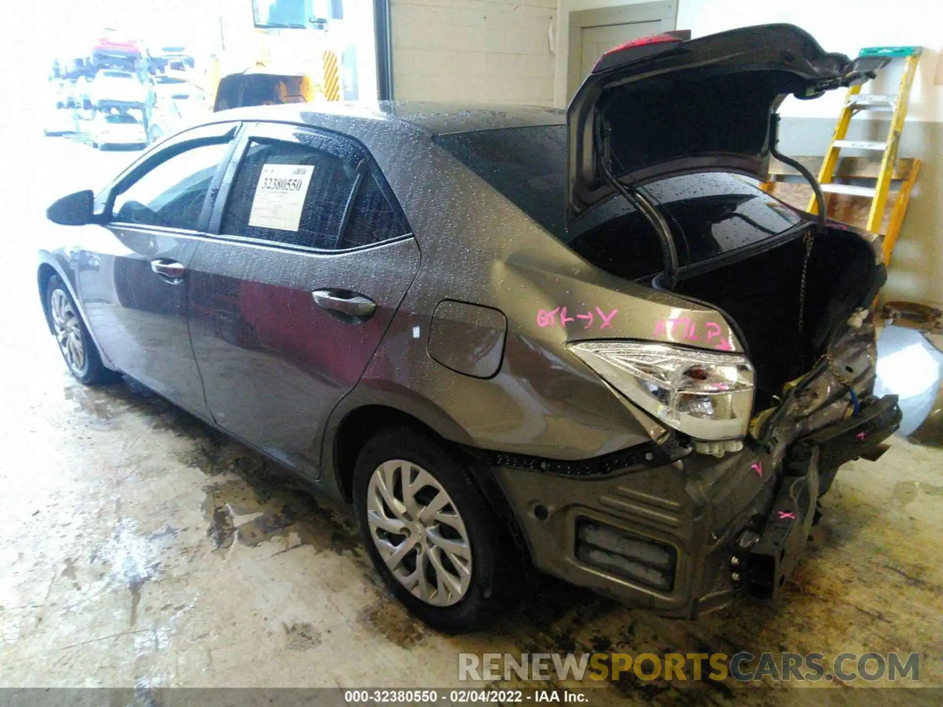 3 Photograph of a damaged car 2T1BURHE3KC243585 TOYOTA COROLLA 2019