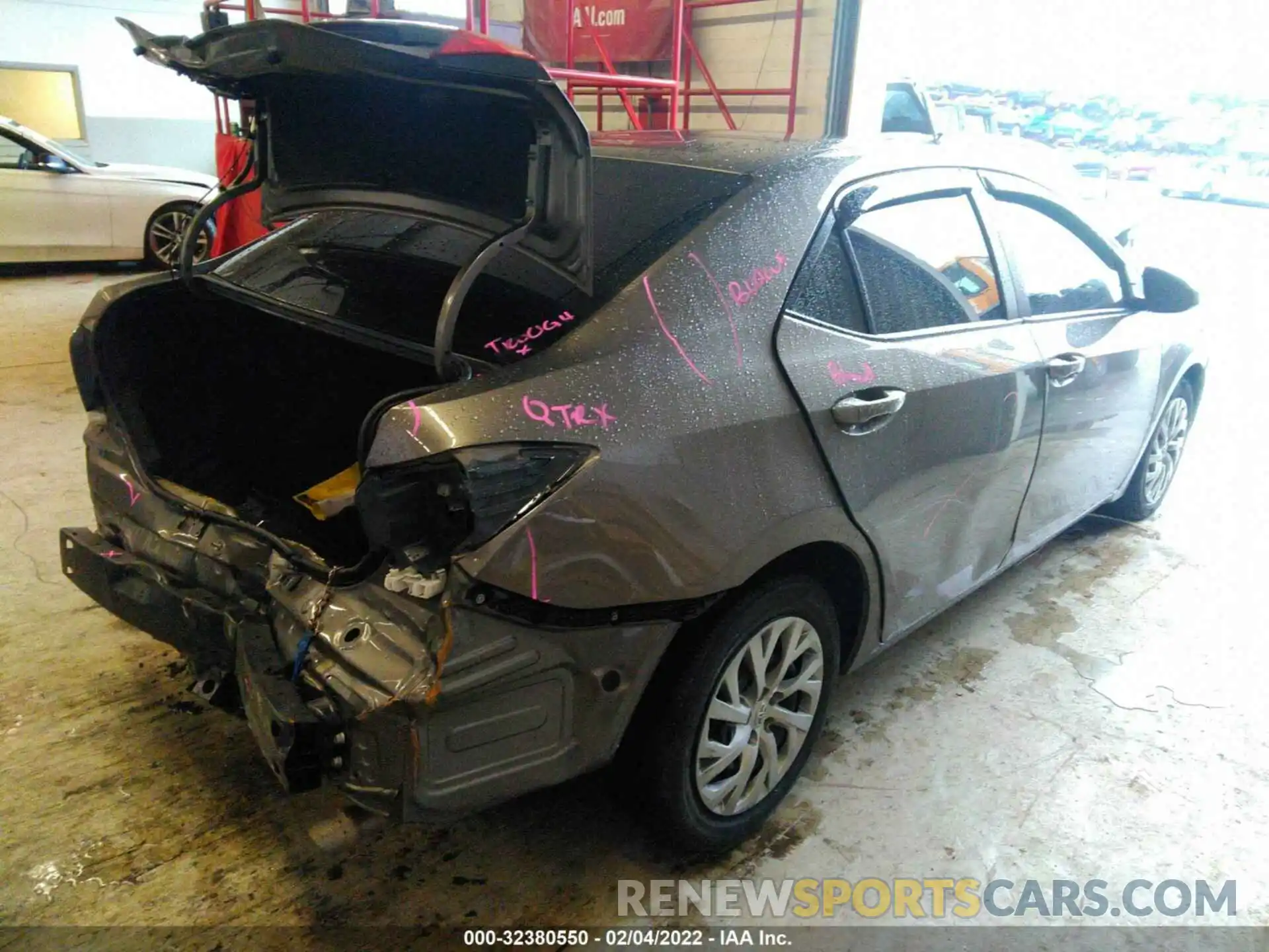 4 Photograph of a damaged car 2T1BURHE3KC243585 TOYOTA COROLLA 2019