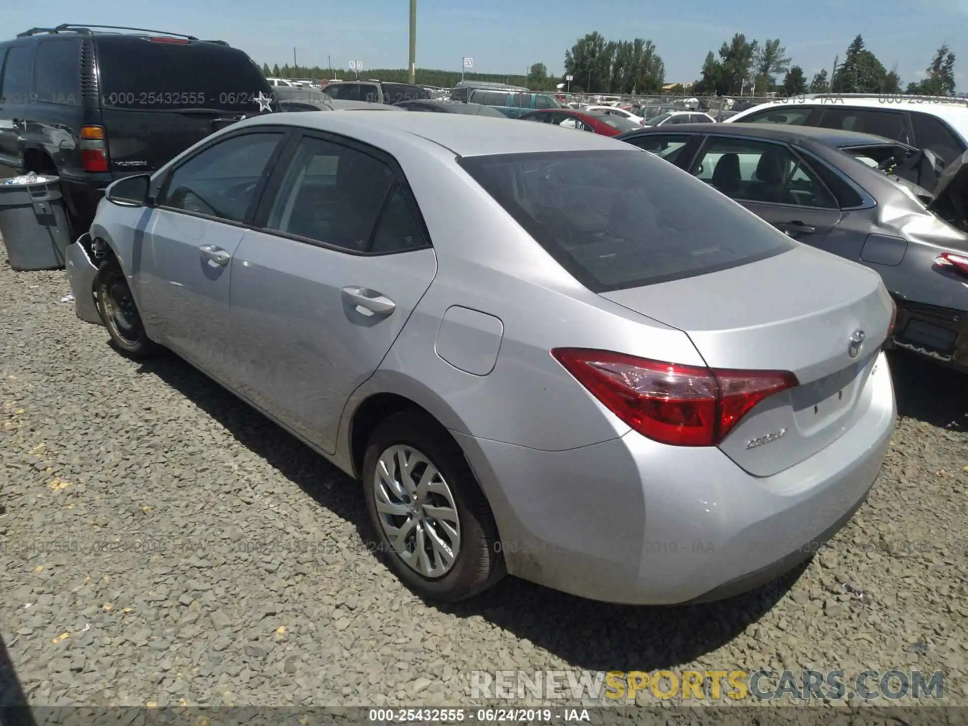 3 Photograph of a damaged car 2T1BURHE3KC244820 TOYOTA COROLLA 2019