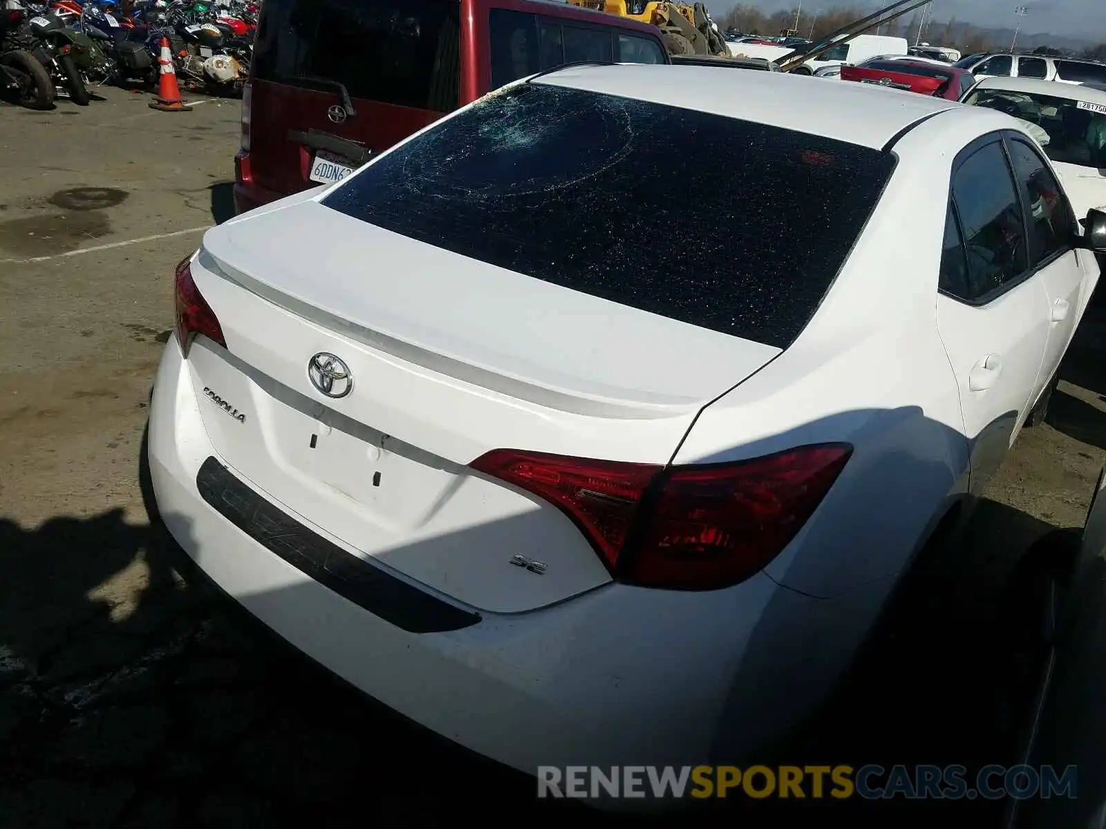 4 Photograph of a damaged car 2T1BURHE3KC246471 TOYOTA COROLLA 2019