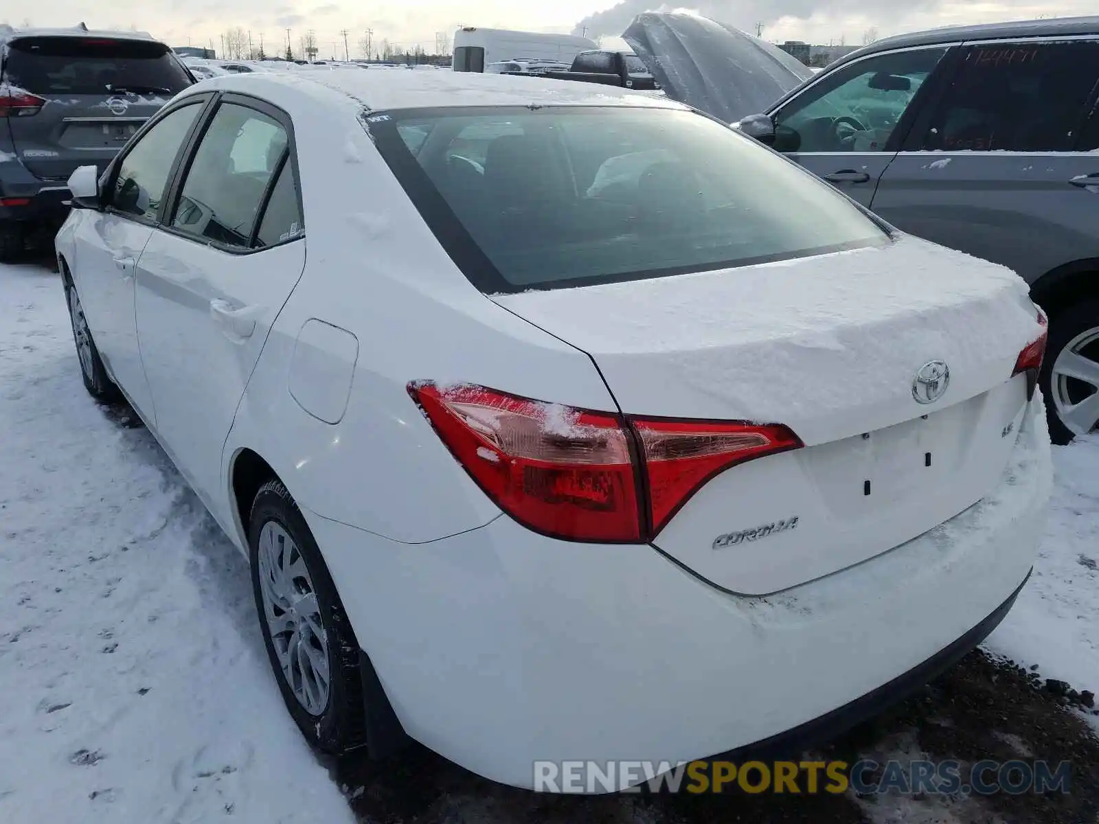 3 Photograph of a damaged car 2T1BURHE3KC246910 TOYOTA COROLLA 2019