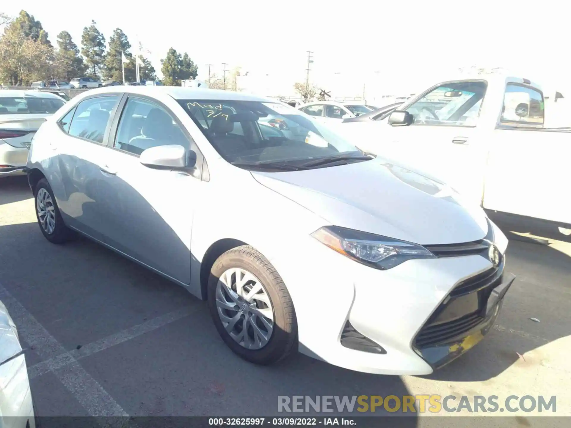 1 Photograph of a damaged car 2T1BURHE3KC247152 TOYOTA COROLLA 2019