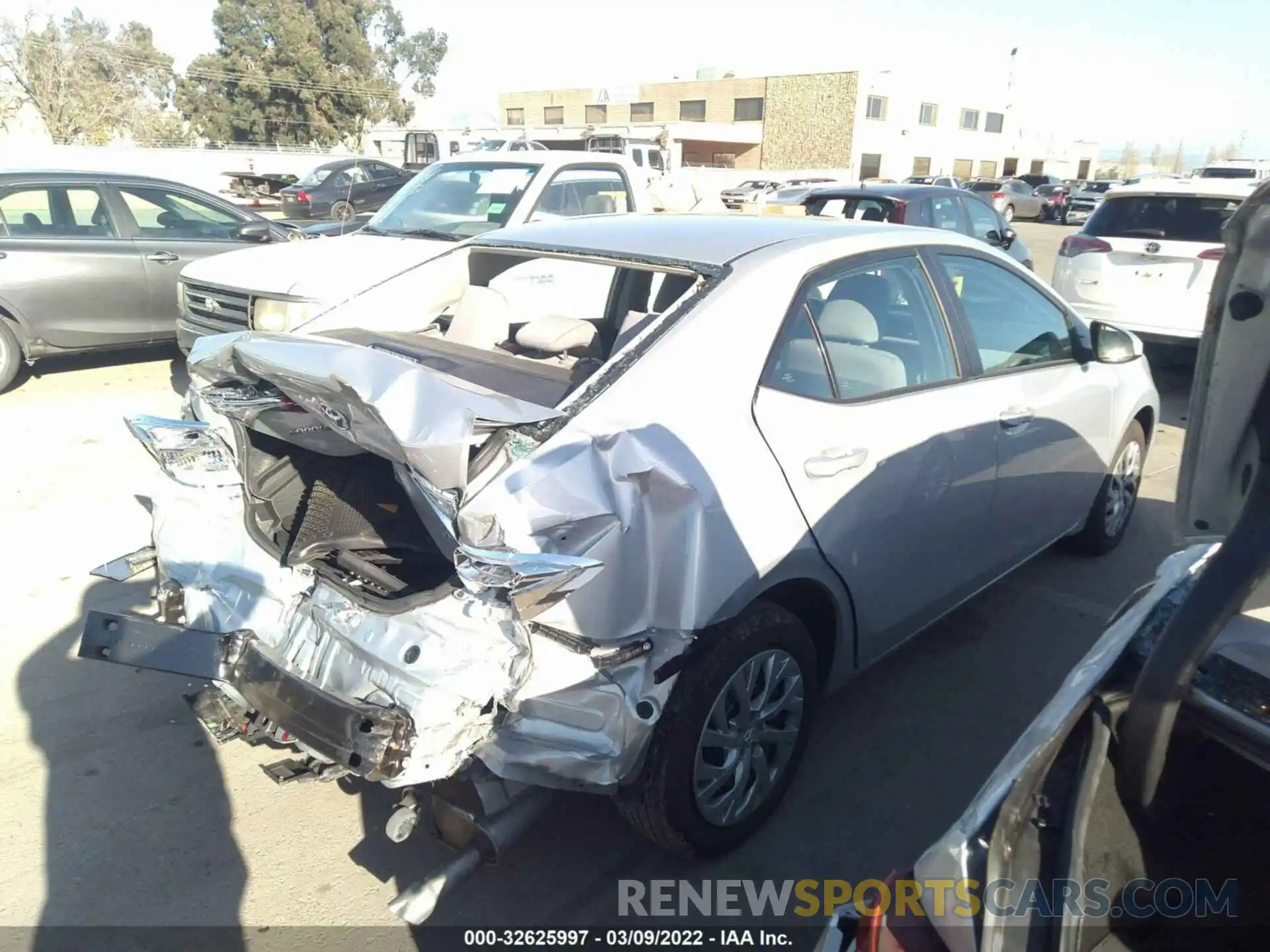 4 Photograph of a damaged car 2T1BURHE3KC247152 TOYOTA COROLLA 2019