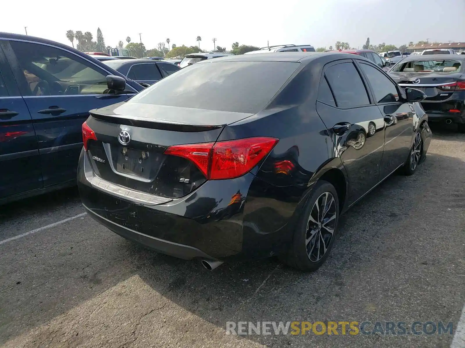 4 Photograph of a damaged car 2T1BURHE4KC126467 TOYOTA COROLLA 2019