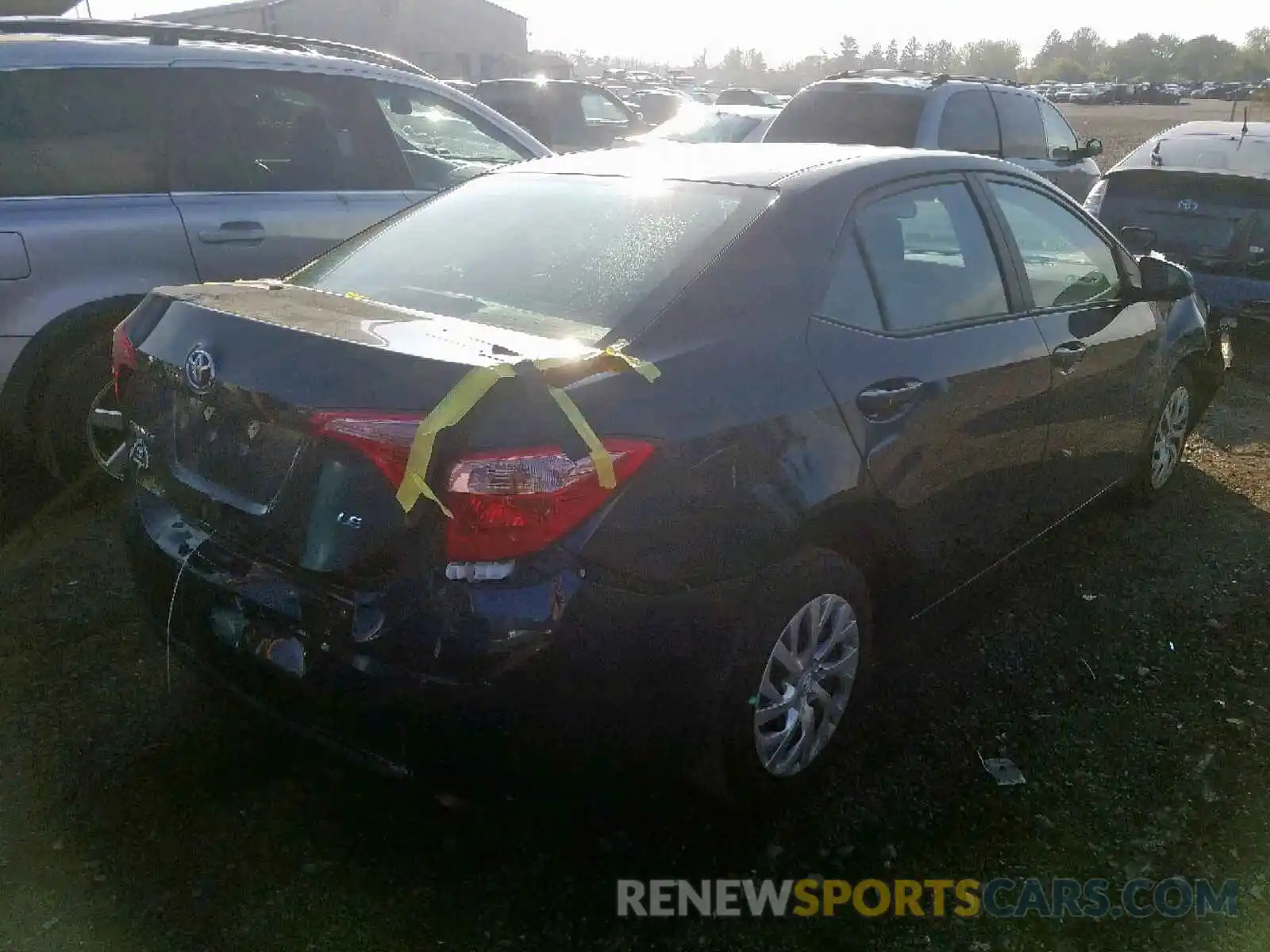 4 Photograph of a damaged car 2T1BURHE4KC128395 TOYOTA COROLLA 2019