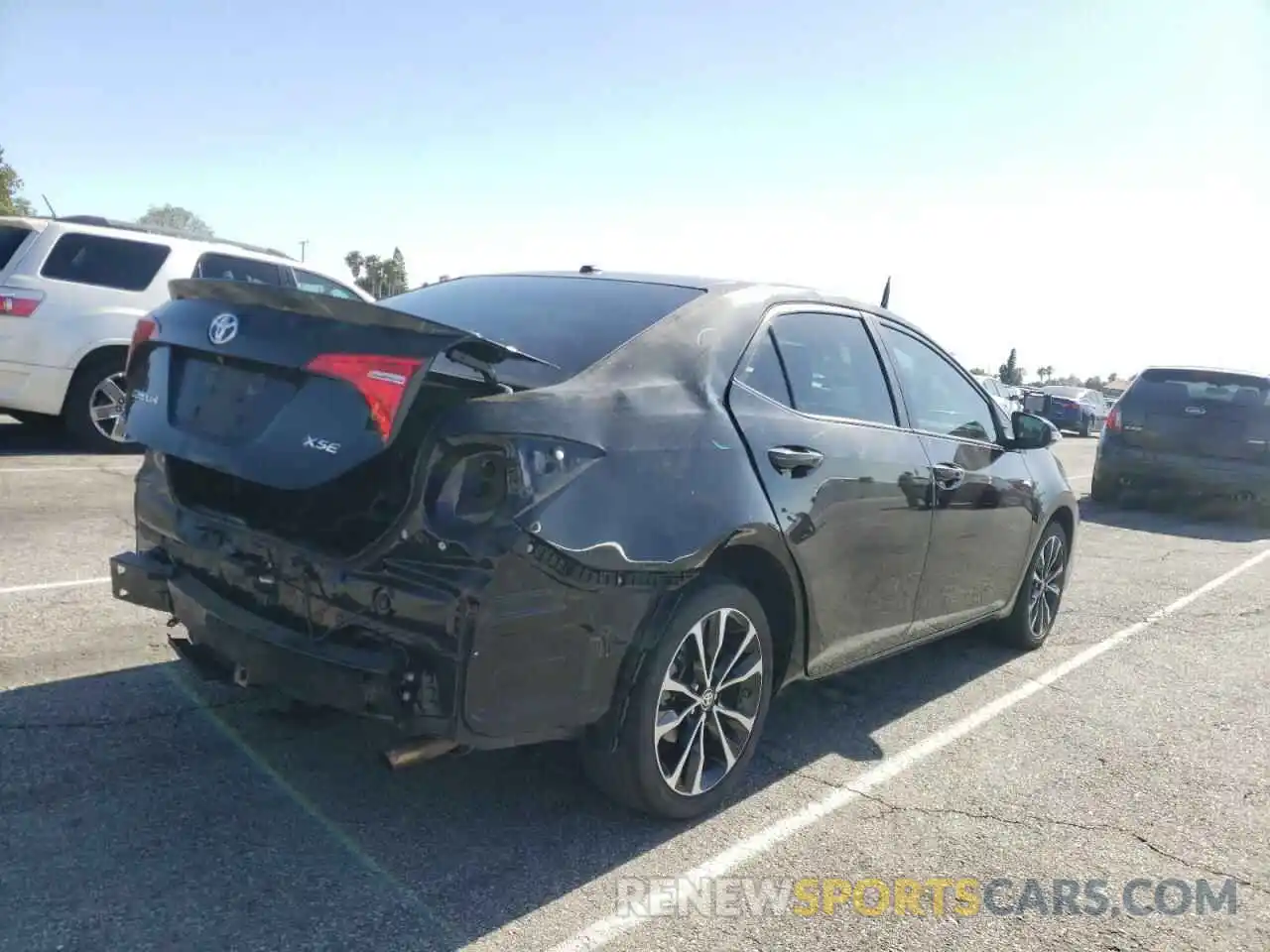 4 Photograph of a damaged car 2T1BURHE4KC129028 TOYOTA COROLLA 2019