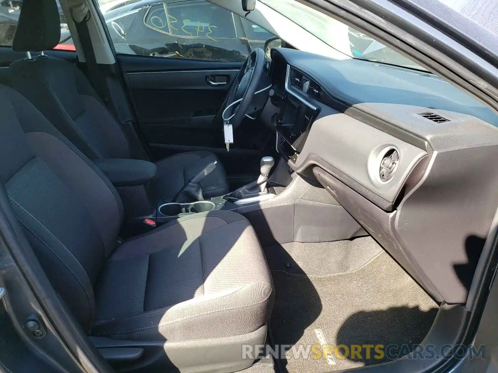 5 Photograph of a damaged car 2T1BURHE4KC132222 TOYOTA COROLLA 2019