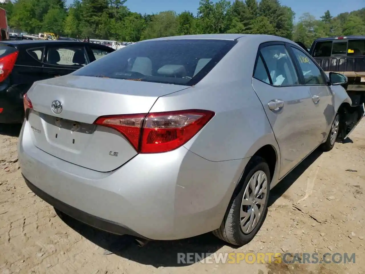 4 Photograph of a damaged car 2T1BURHE4KC135220 TOYOTA COROLLA 2019