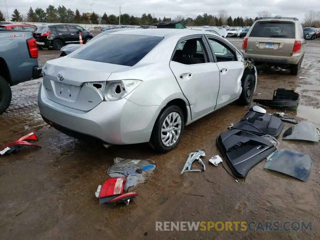 4 Photograph of a damaged car 2T1BURHE4KC139347 TOYOTA COROLLA 2019