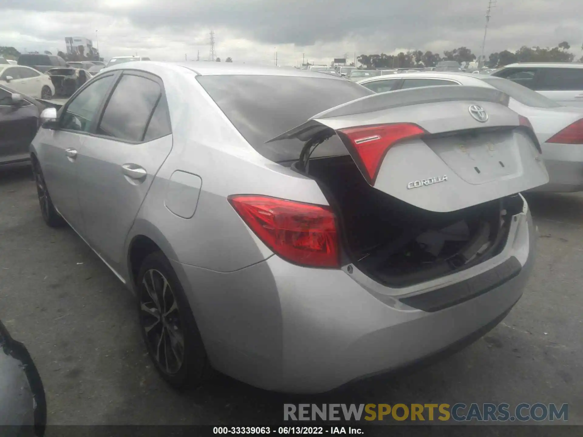 3 Photograph of a damaged car 2T1BURHE4KC140403 TOYOTA COROLLA 2019