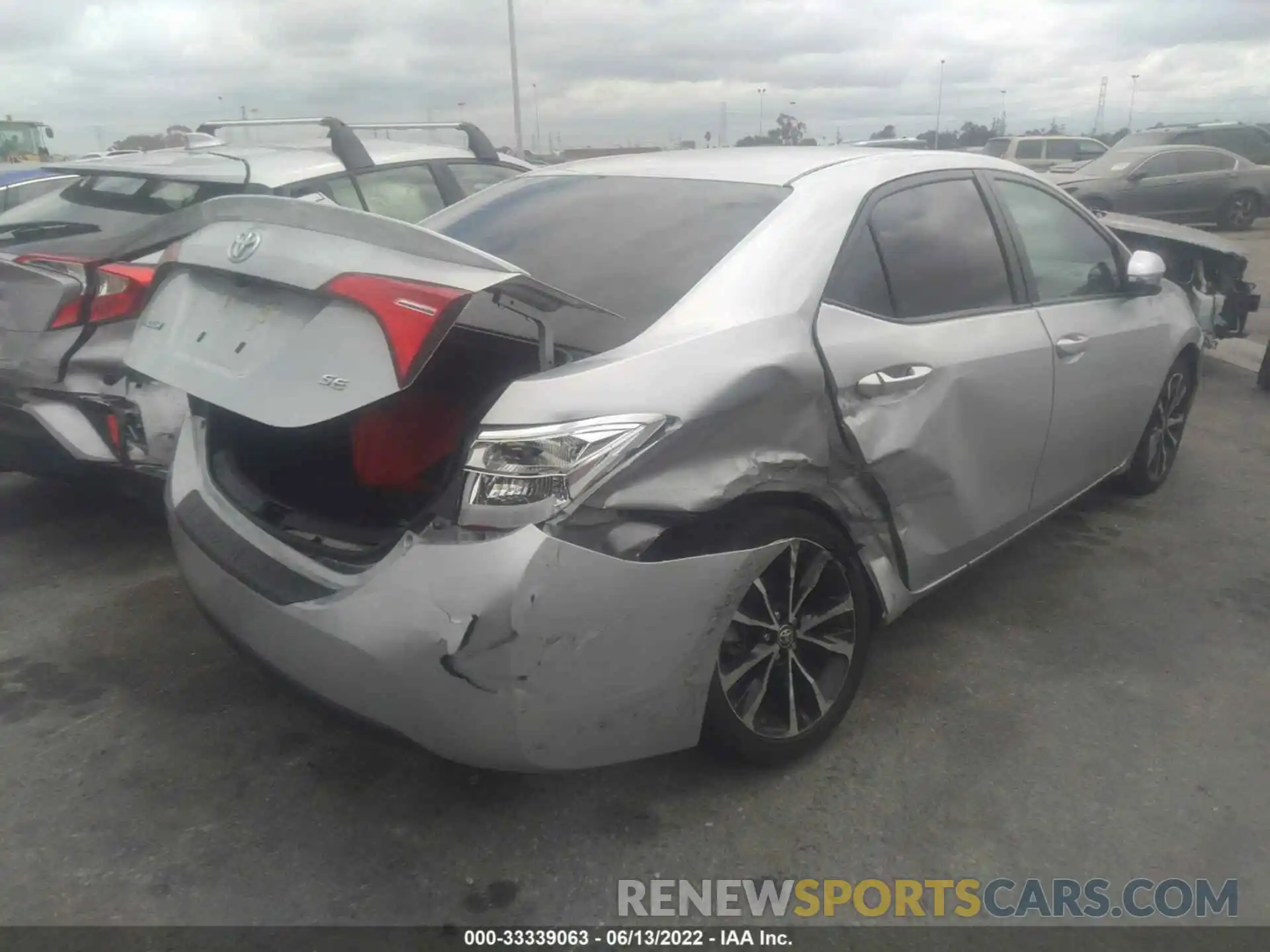 4 Photograph of a damaged car 2T1BURHE4KC140403 TOYOTA COROLLA 2019