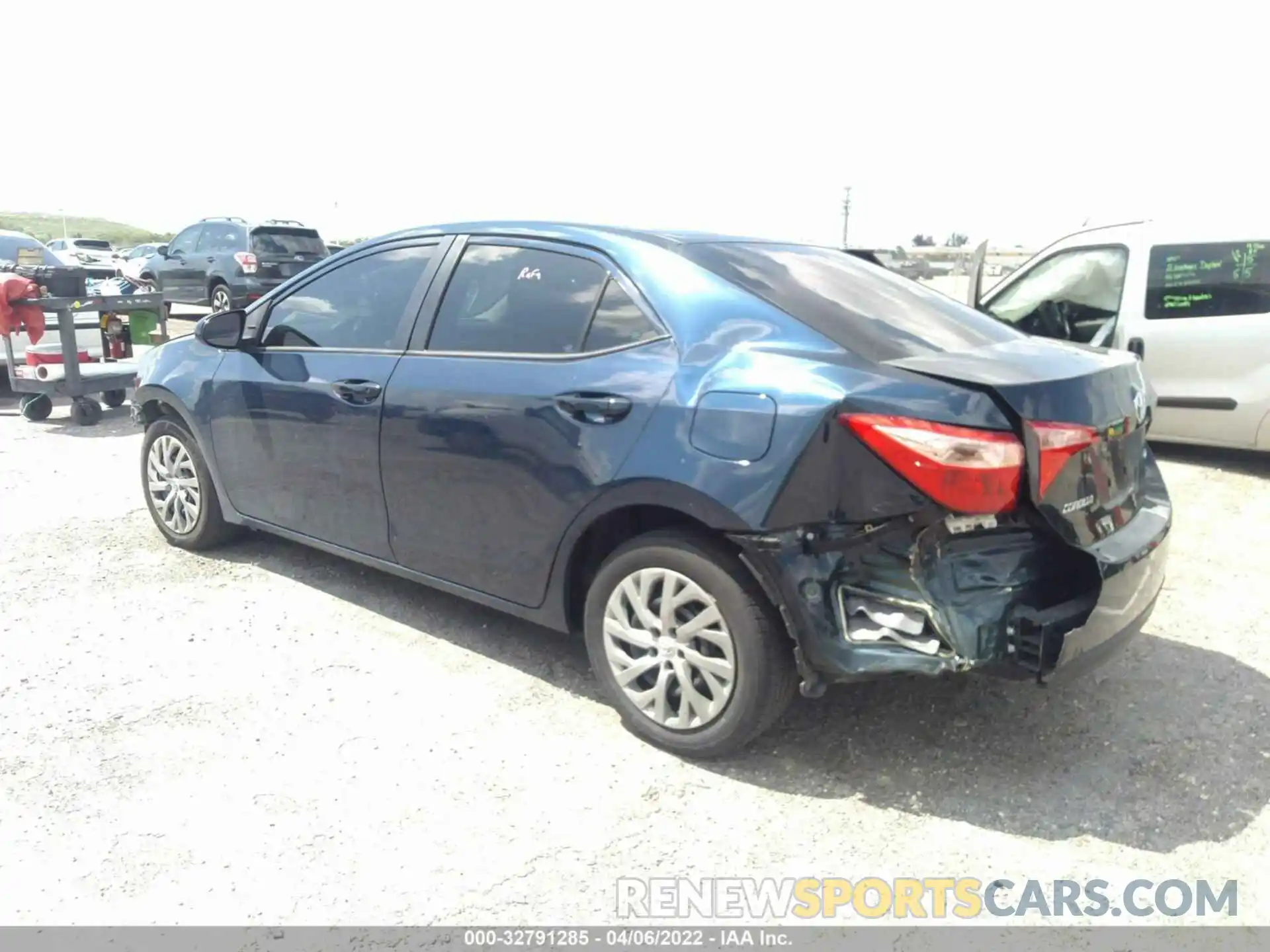 3 Photograph of a damaged car 2T1BURHE4KC141521 TOYOTA COROLLA 2019