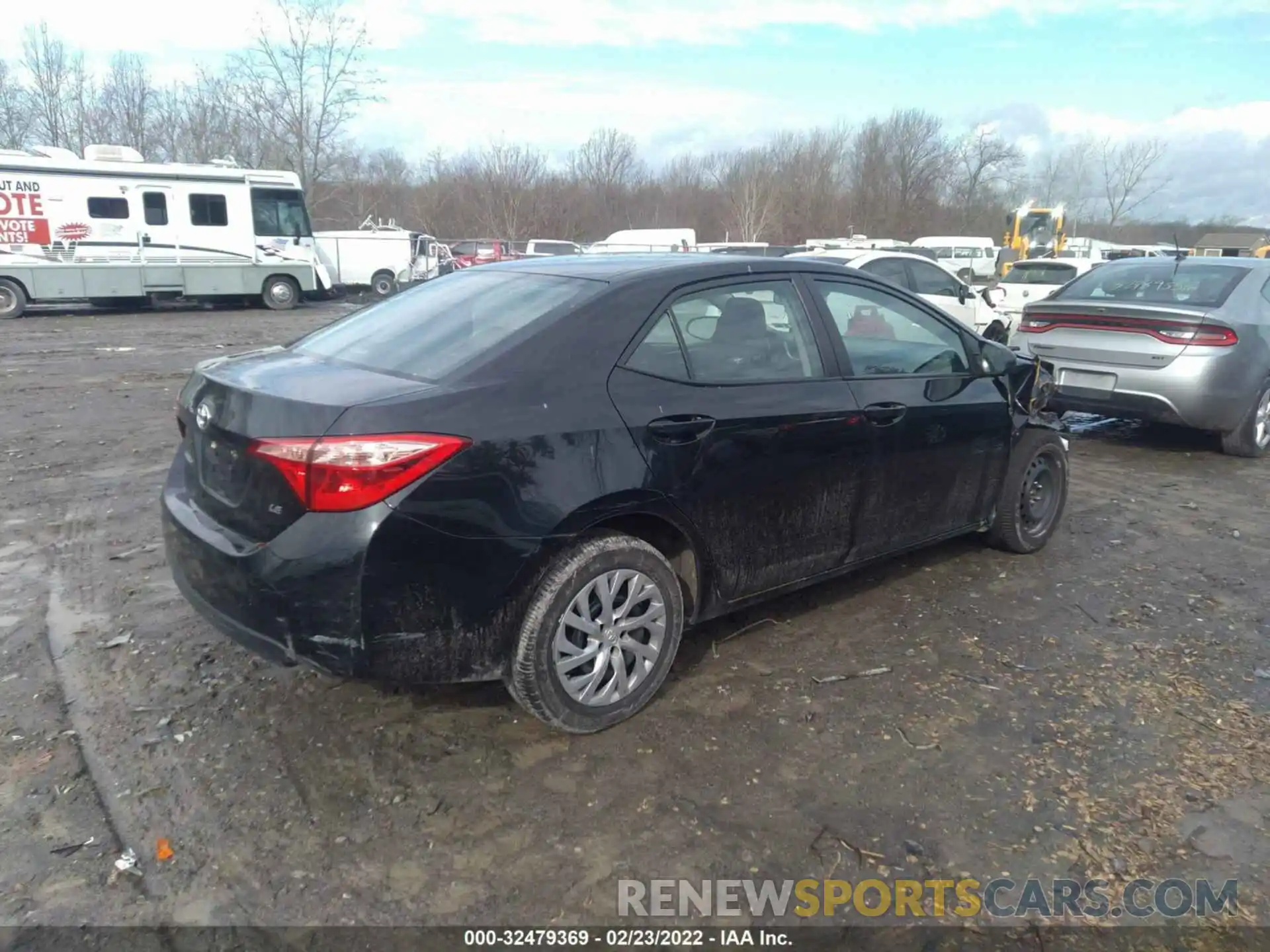 4 Photograph of a damaged car 2T1BURHE4KC142491 TOYOTA COROLLA 2019