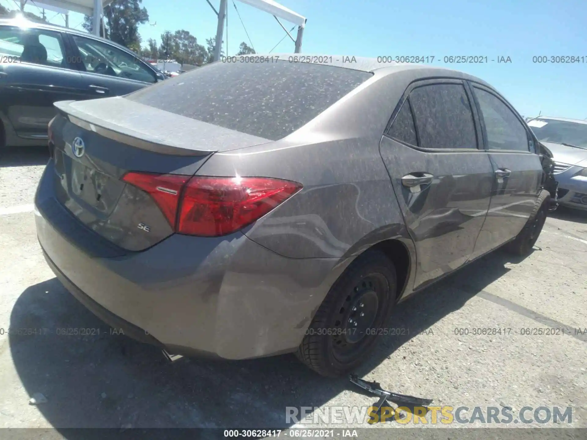 4 Photograph of a damaged car 2T1BURHE4KC143429 TOYOTA COROLLA 2019