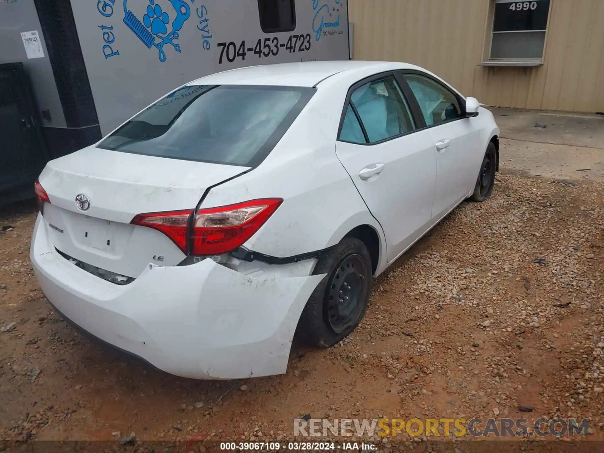 4 Photograph of a damaged car 2T1BURHE4KC146038 TOYOTA COROLLA 2019