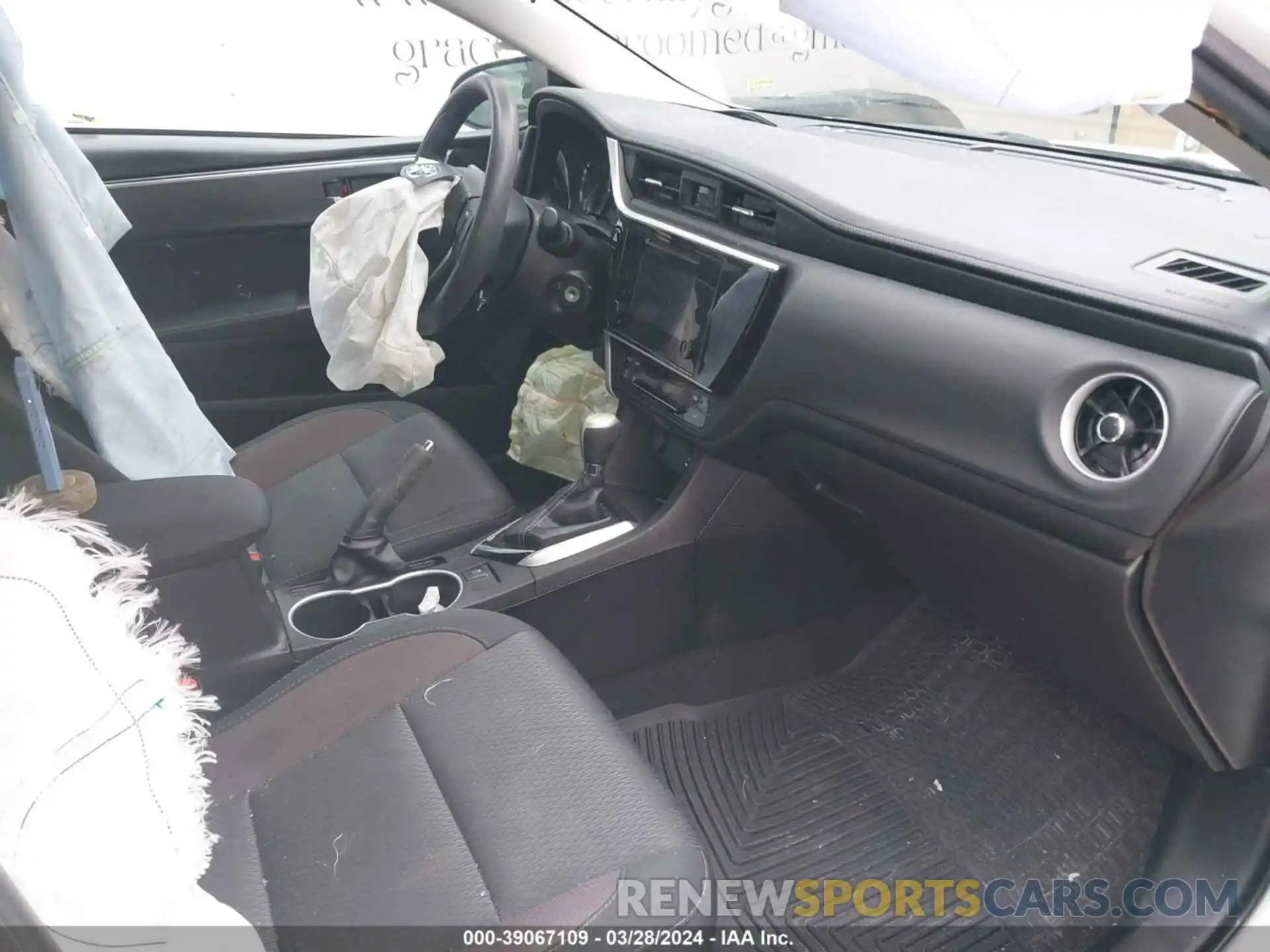 5 Photograph of a damaged car 2T1BURHE4KC146038 TOYOTA COROLLA 2019