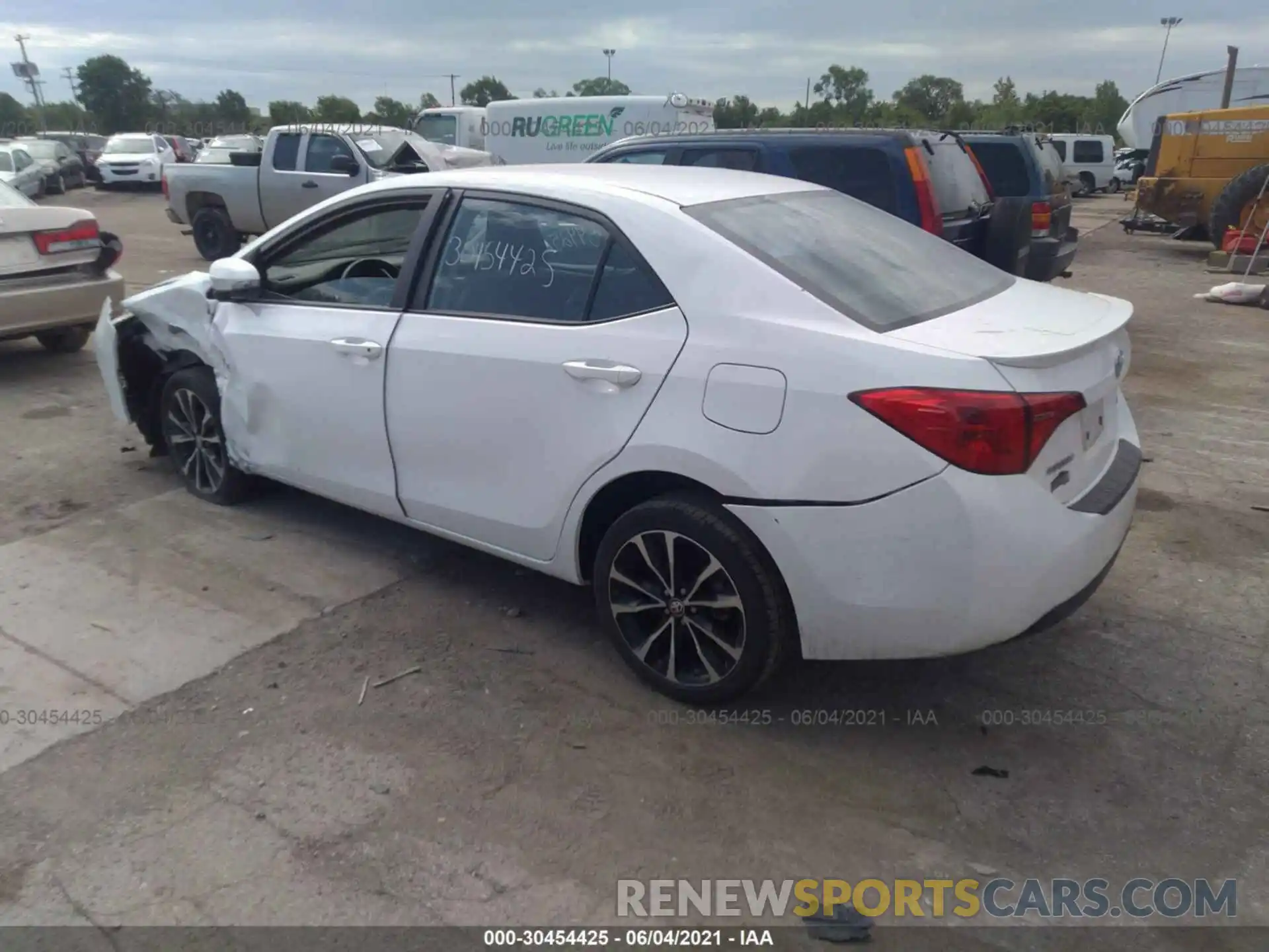 3 Photograph of a damaged car 2T1BURHE4KC146279 TOYOTA COROLLA 2019