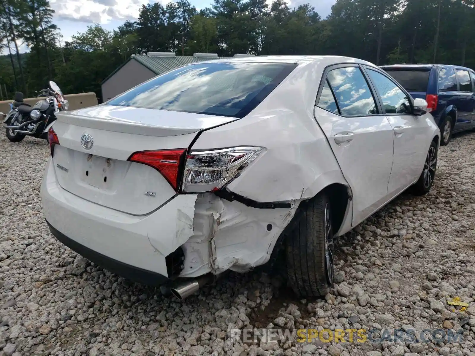 4 Photograph of a damaged car 2T1BURHE4KC146380 TOYOTA COROLLA 2019