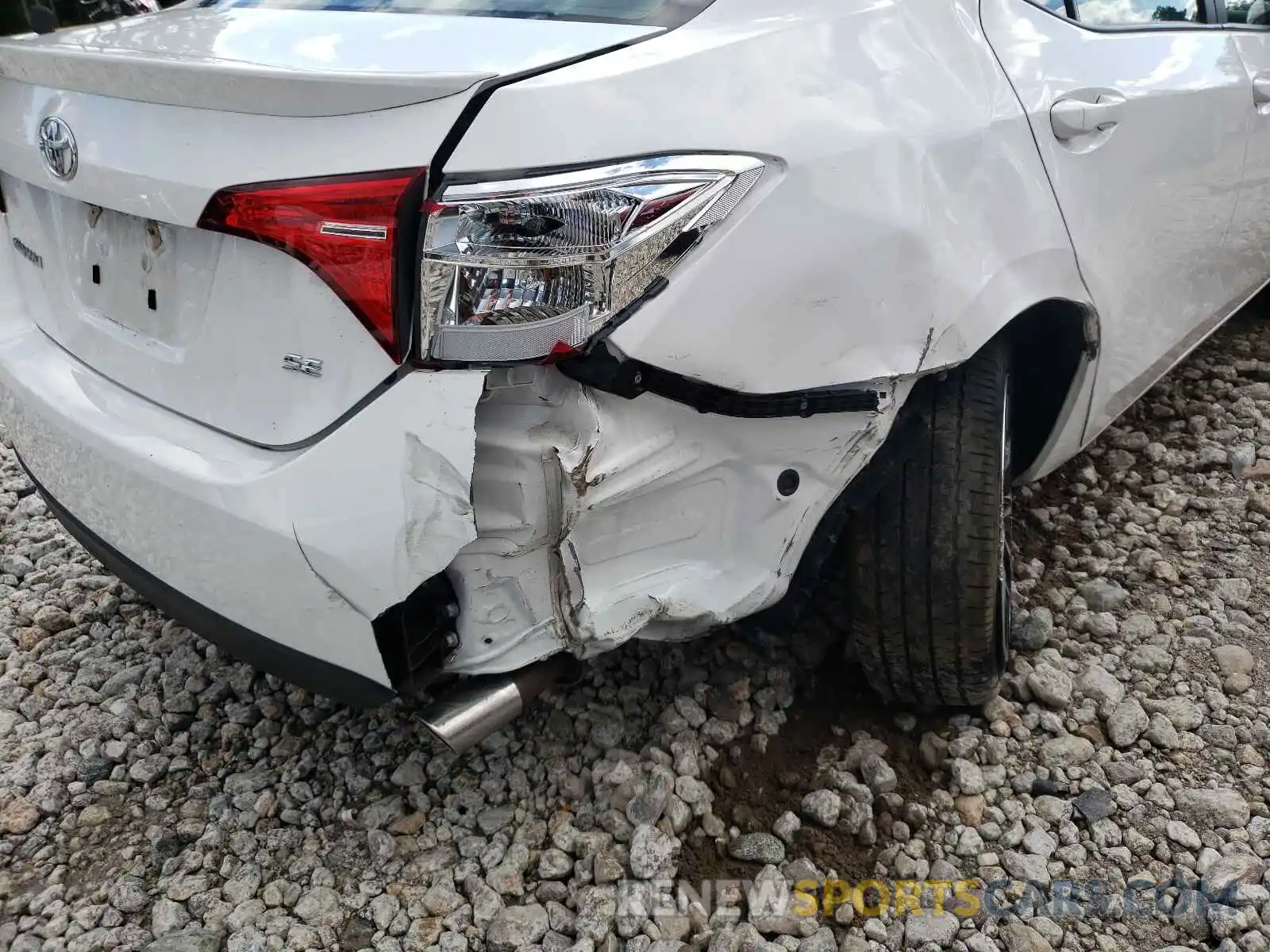 9 Photograph of a damaged car 2T1BURHE4KC146380 TOYOTA COROLLA 2019