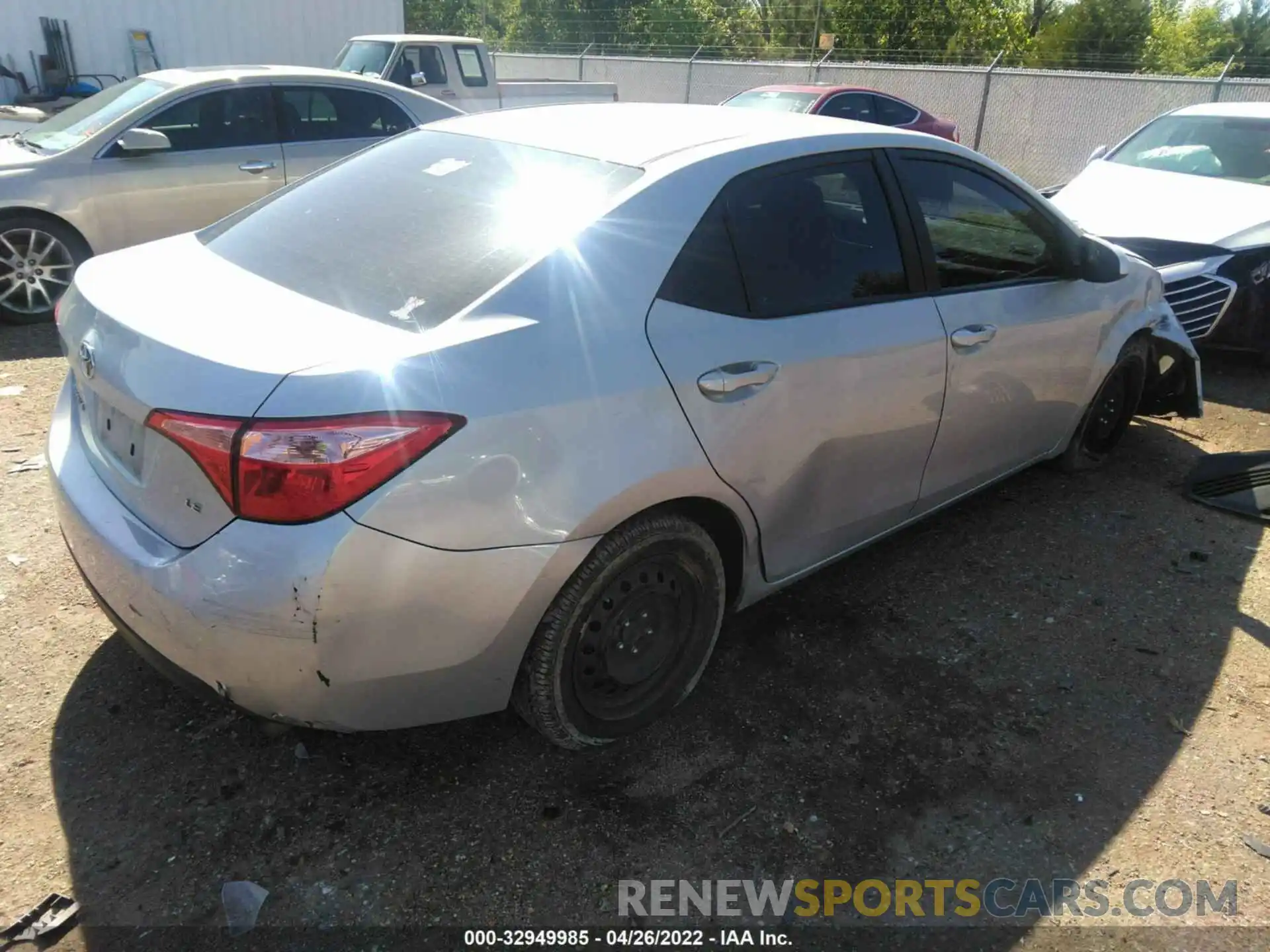 4 Photograph of a damaged car 2T1BURHE4KC147075 TOYOTA COROLLA 2019