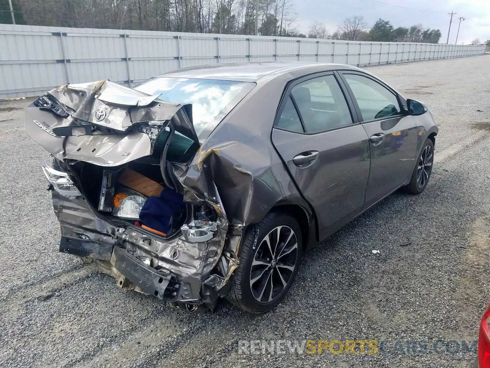 4 Photograph of a damaged car 2T1BURHE4KC147321 TOYOTA COROLLA 2019