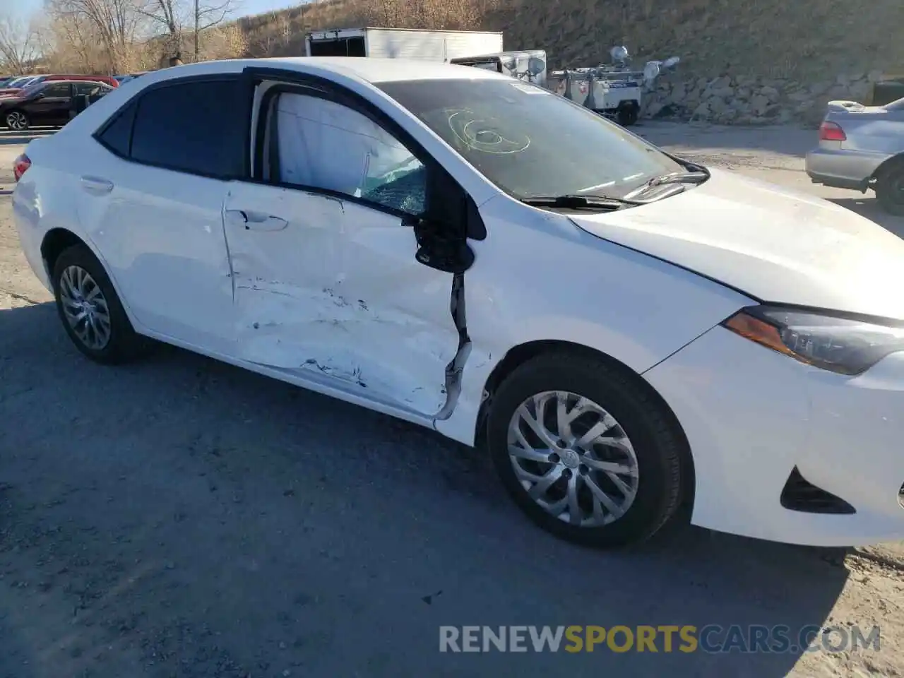 9 Photograph of a damaged car 2T1BURHE4KC149781 TOYOTA COROLLA 2019