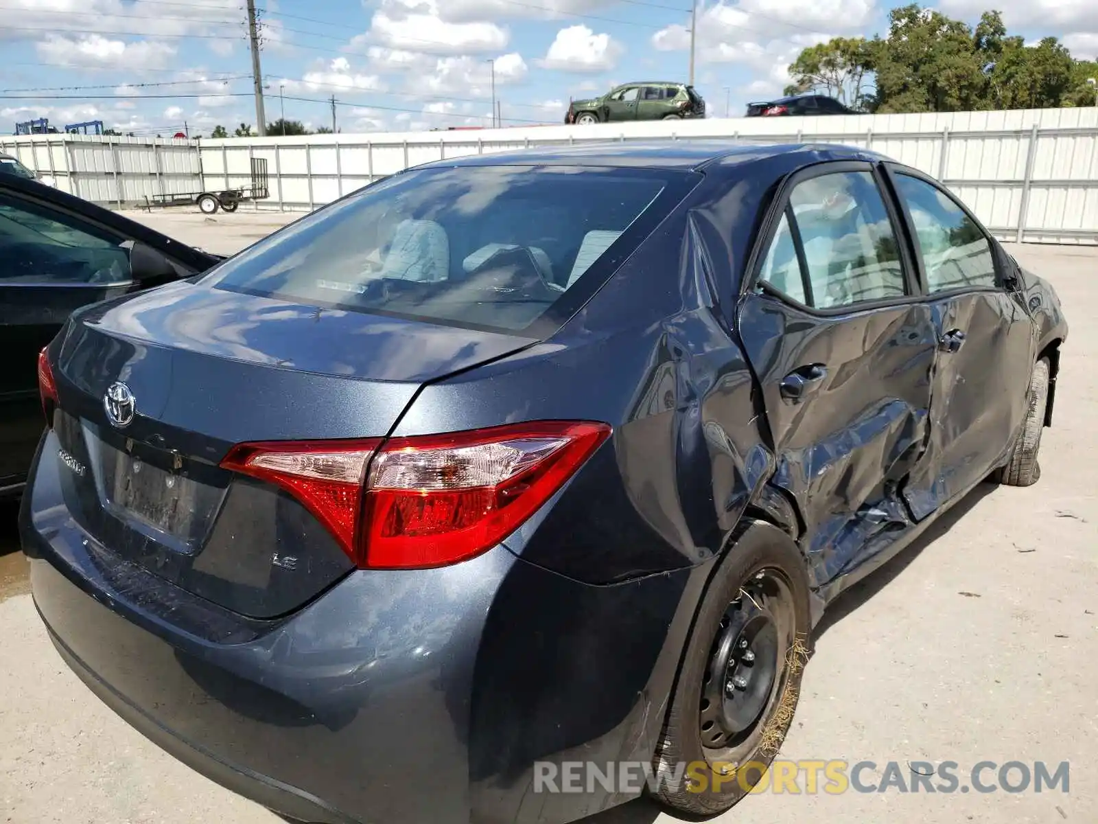 4 Photograph of a damaged car 2T1BURHE4KC151787 TOYOTA COROLLA 2019