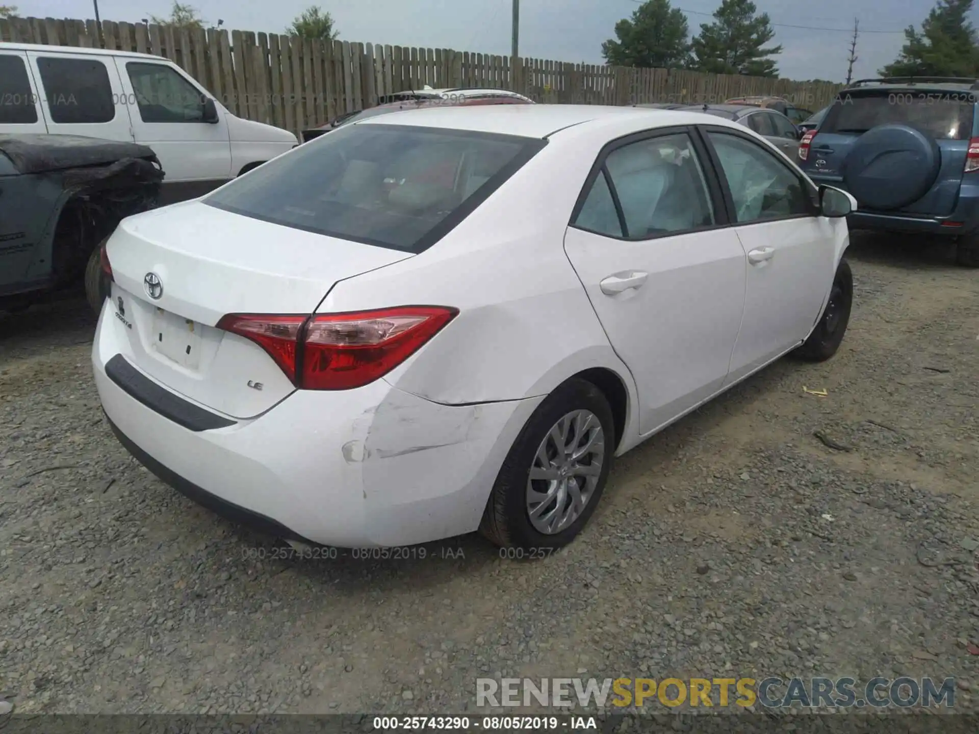 4 Photograph of a damaged car 2T1BURHE4KC152311 TOYOTA COROLLA 2019