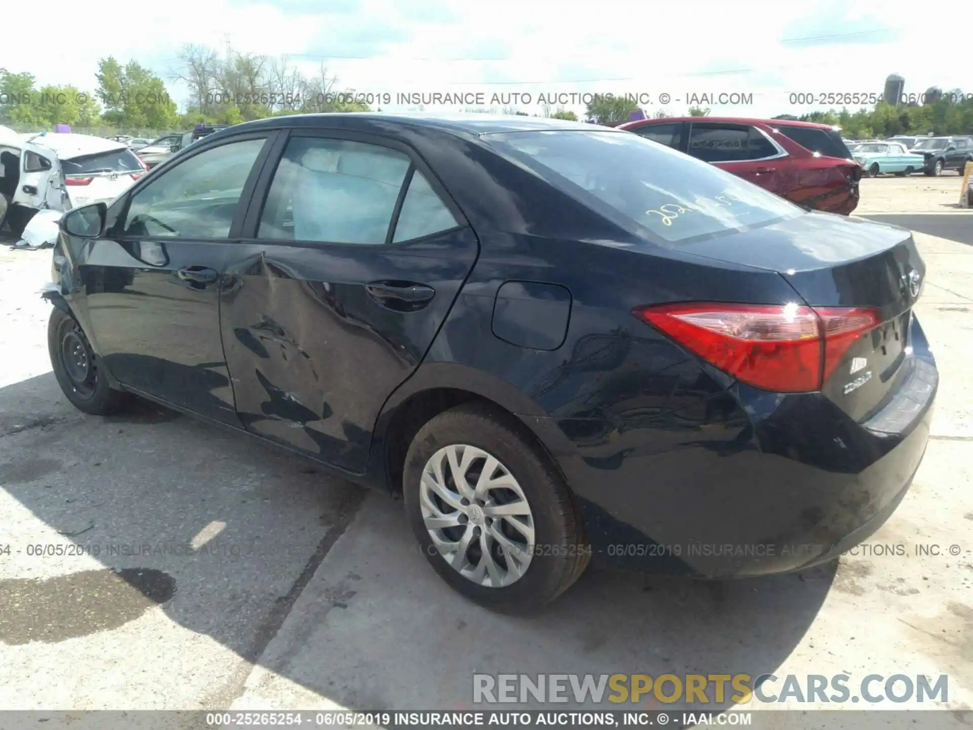 3 Photograph of a damaged car 2T1BURHE4KC157041 TOYOTA COROLLA 2019