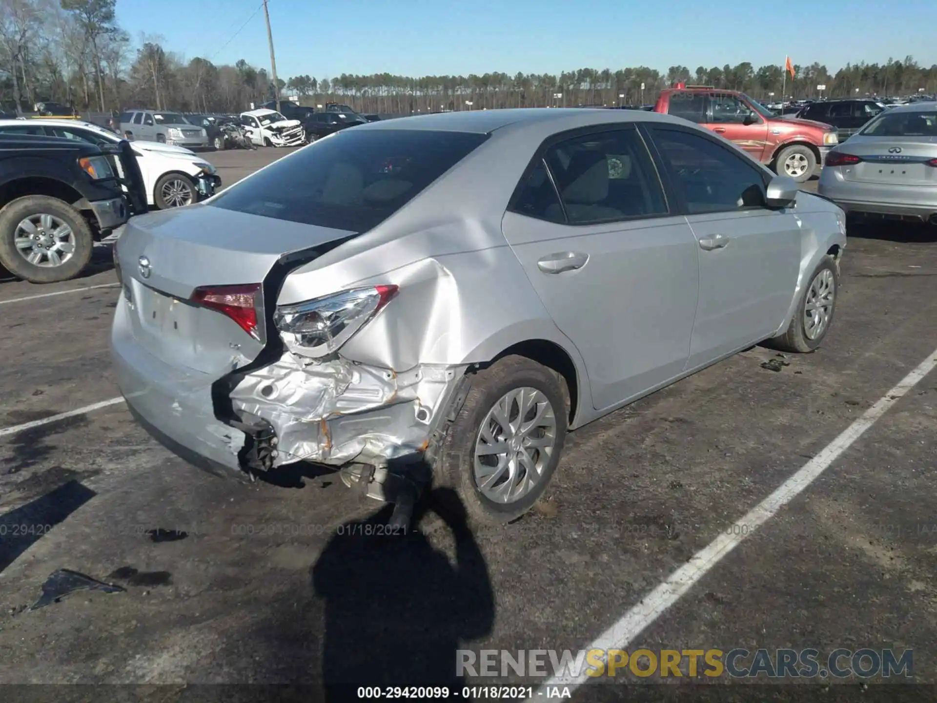 4 Photograph of a damaged car 2T1BURHE4KC157511 TOYOTA COROLLA 2019