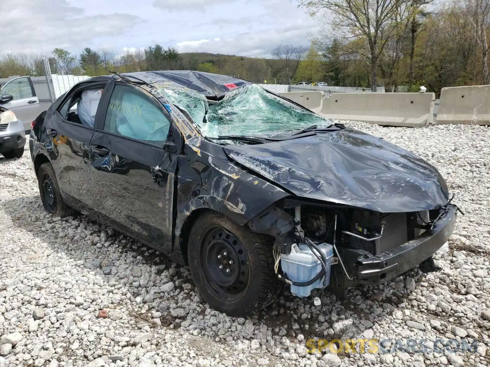 1 Photograph of a damaged car 2T1BURHE4KC157699 TOYOTA COROLLA 2019