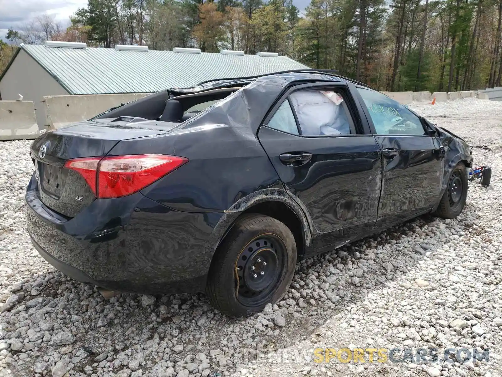 4 Photograph of a damaged car 2T1BURHE4KC157699 TOYOTA COROLLA 2019