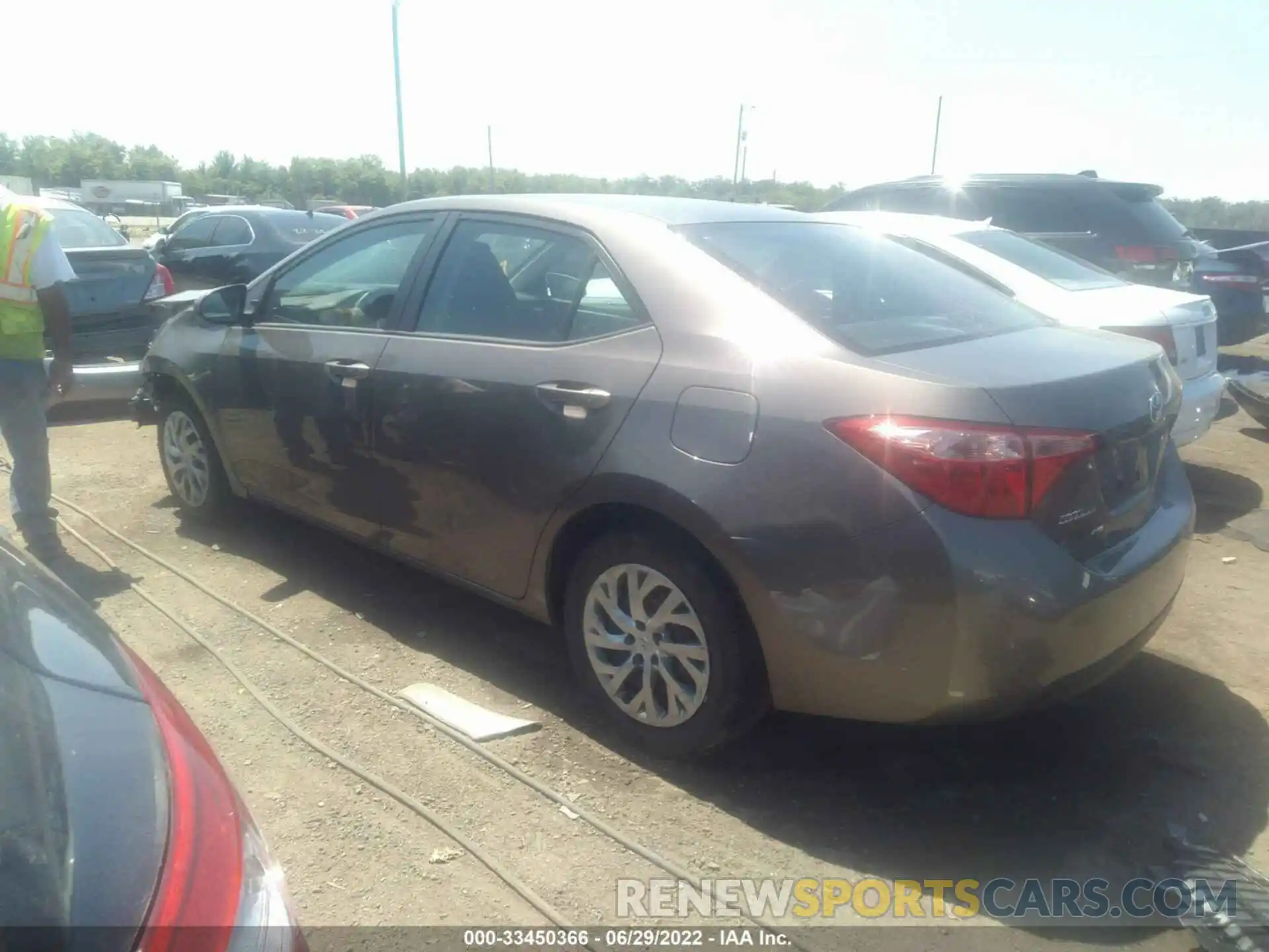 3 Photograph of a damaged car 2T1BURHE4KC158819 TOYOTA COROLLA 2019